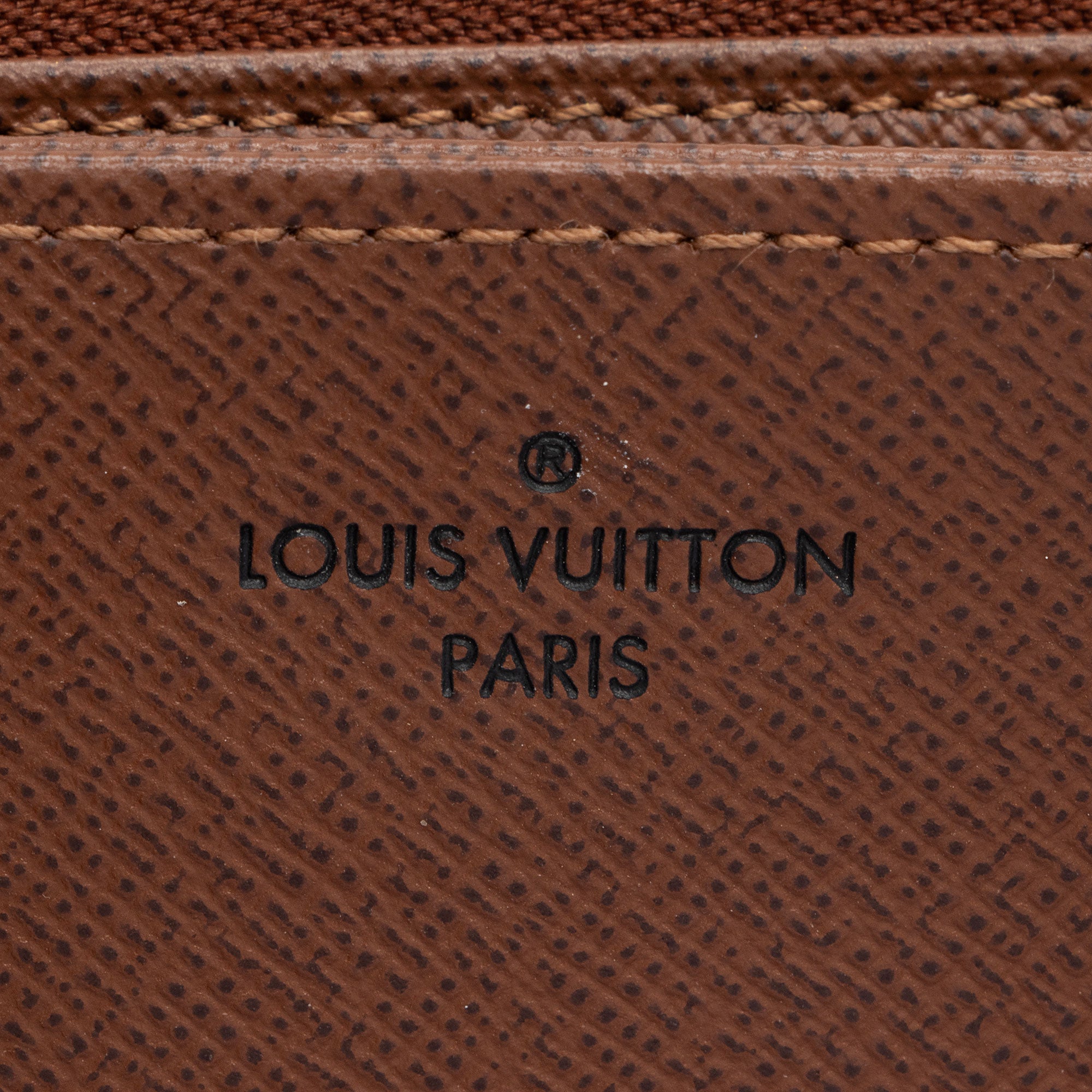 Louis Vuitton Monogram Canvas Zippy Wallet (SHF-JxPPMQ)