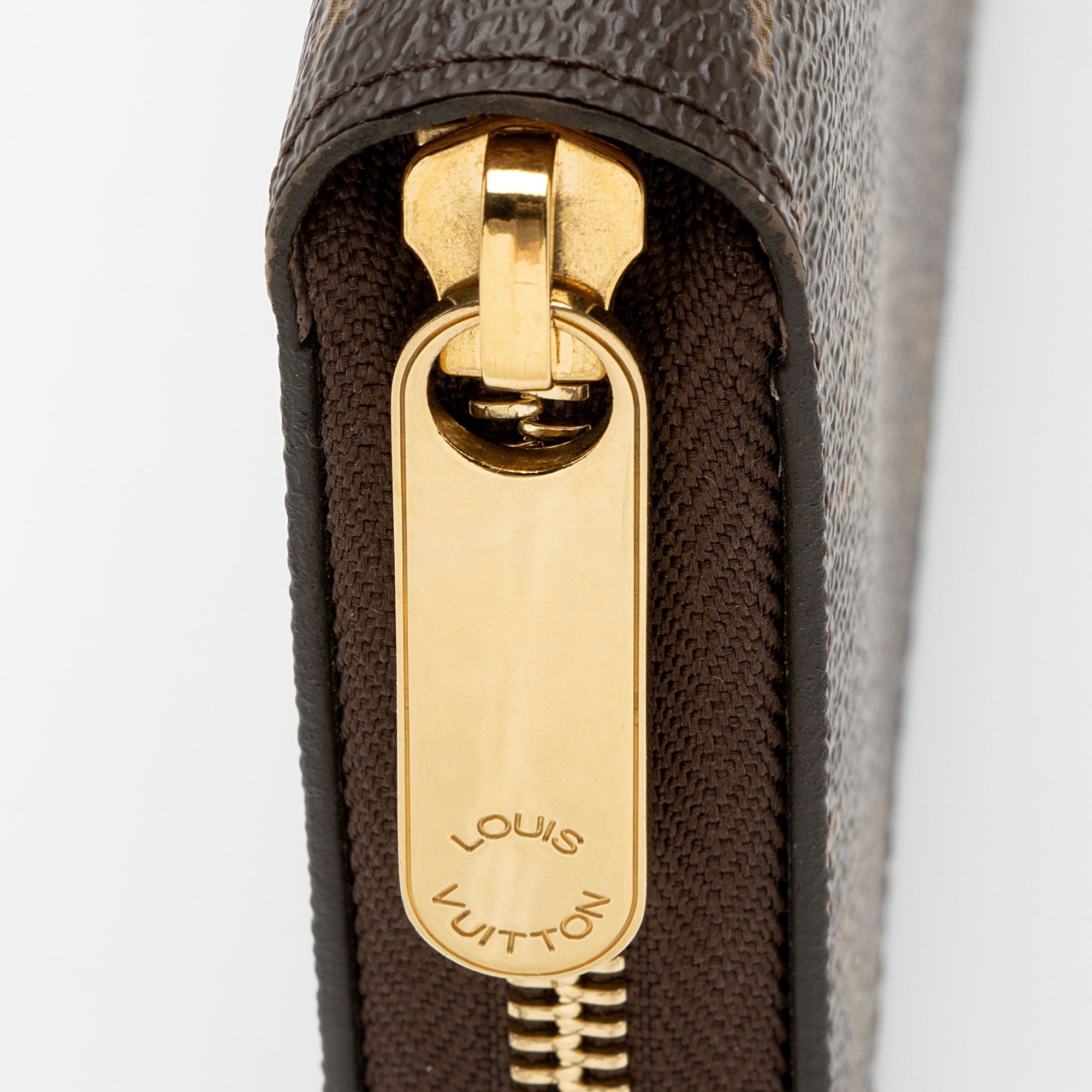 Louis Vuitton Monogram Canvas Zippy Wallet (SHF-7jNUxQ)
