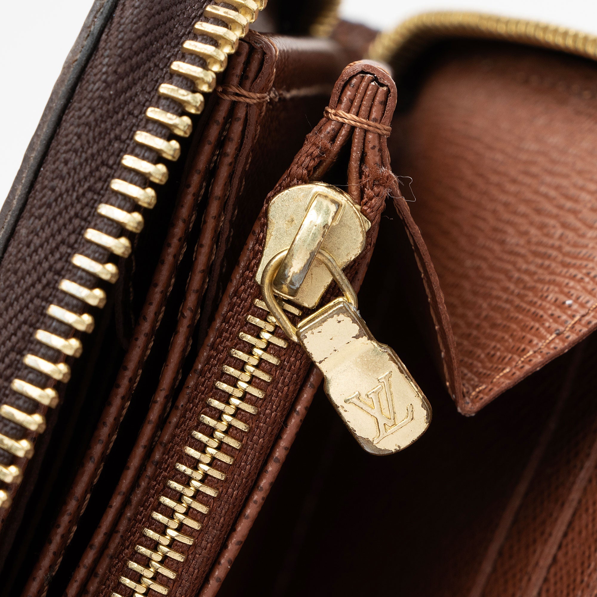 Louis Vuitton Monogram Canvas Zippy Wallet (SHF-yemJGR)