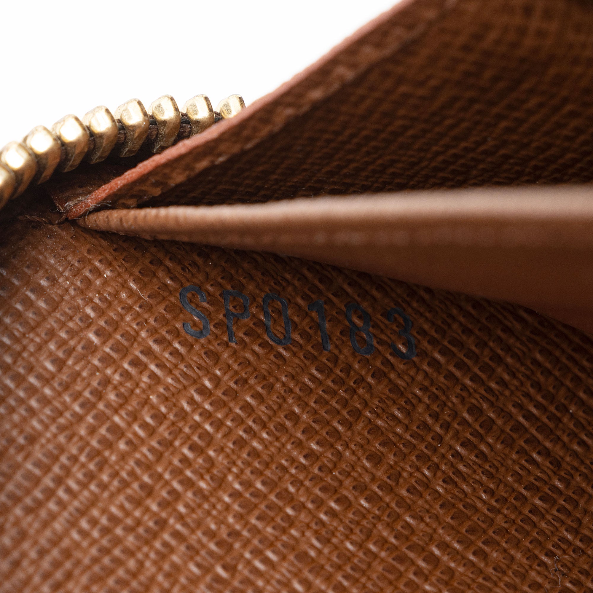 Louis Vuitton Monogram Canvas Zippy Wallet (SHF-BcVv18)
