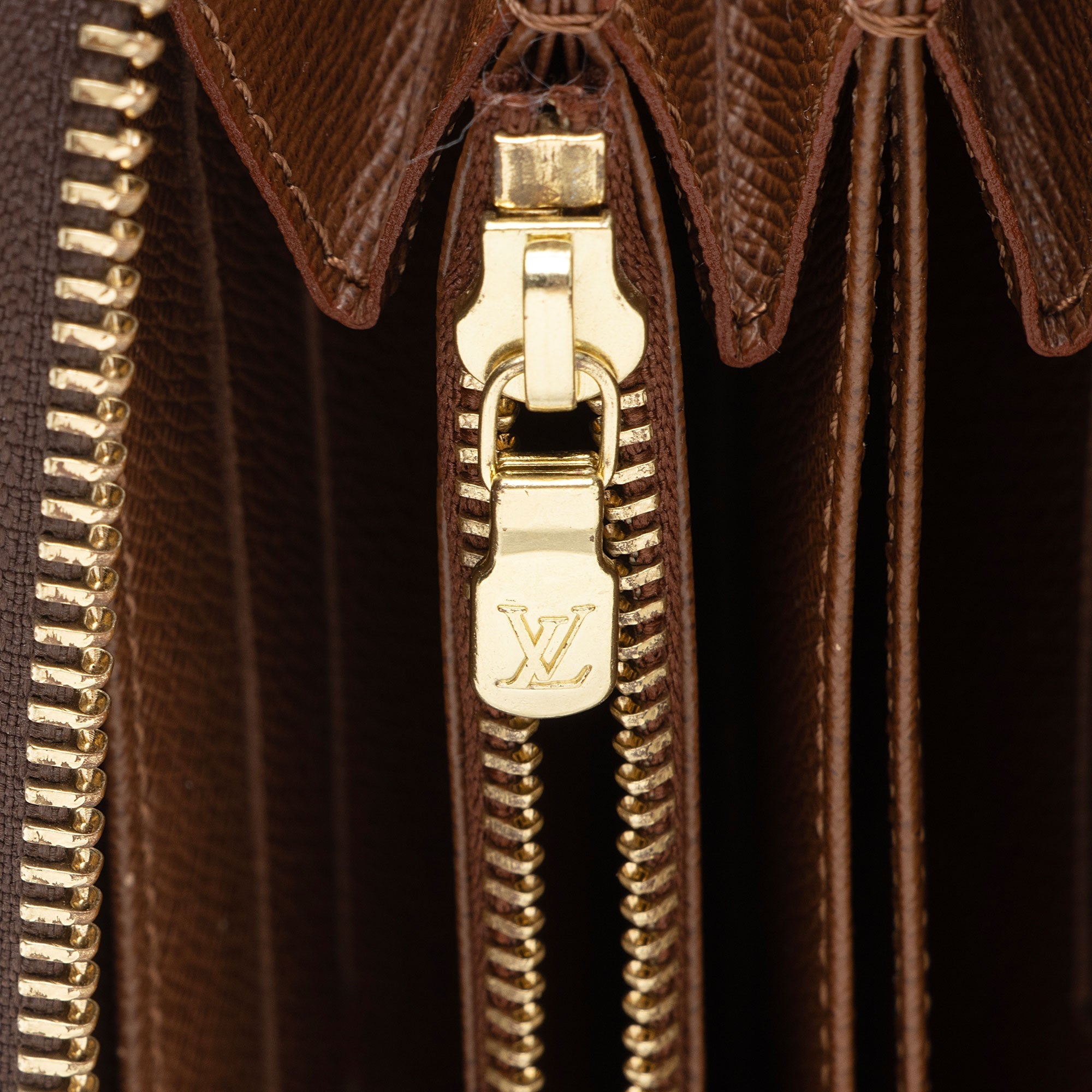 Louis Vuitton Monogram Canvas Zippy Wallet (SHF-BcVv18)