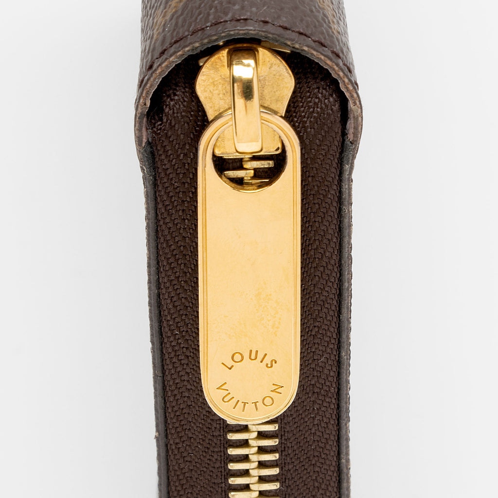 Louis Vuitton Monogram Canvas Zippy Wallet (SHF-i3N2Zj)