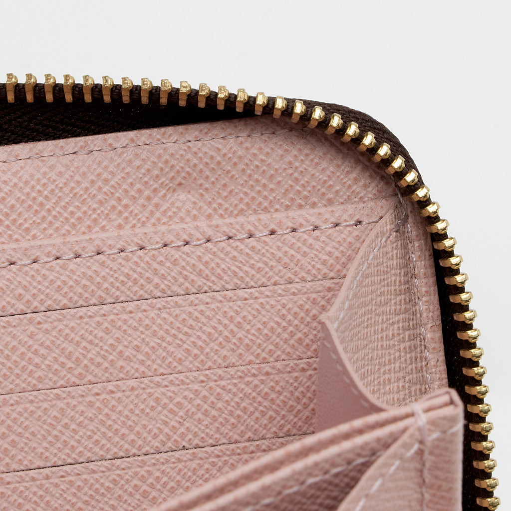Louis Vuitton Monogram Canvas Zippy Wallet (SHF-i3N2Zj)