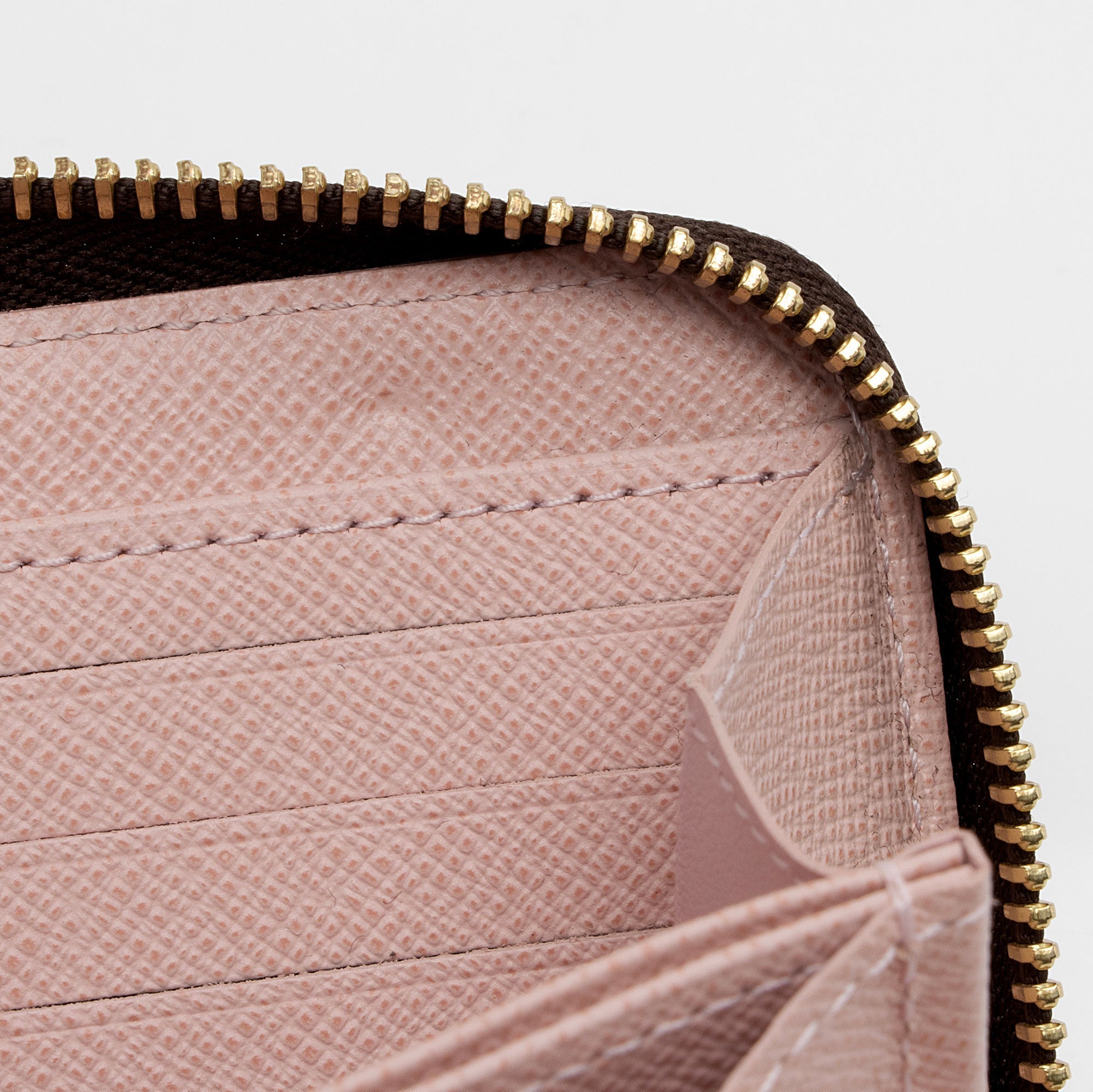 Louis Vuitton Monogram Canvas Zippy Wallet (SHF-i3N2Zj)