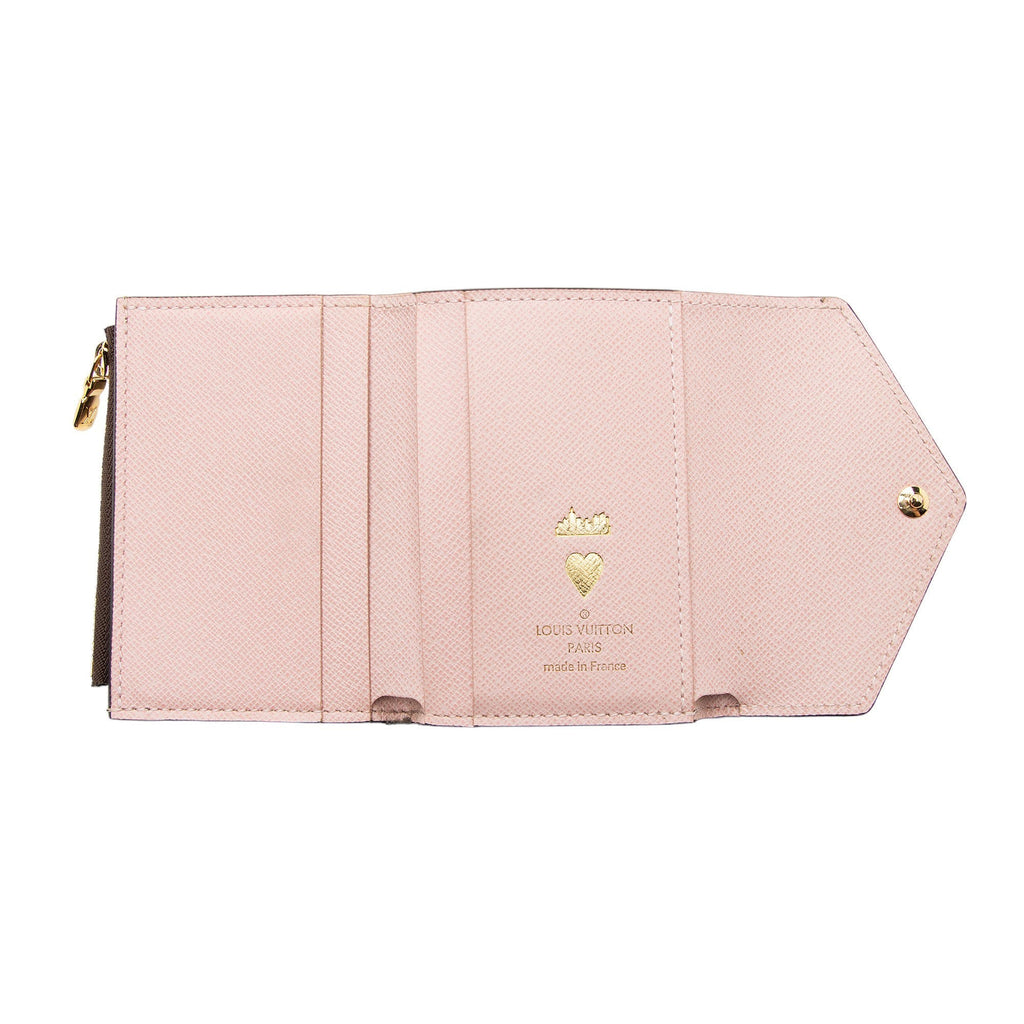 Louis Vuitton Monogram Canvas Zoe Wallet (SHF-8UyHs4)