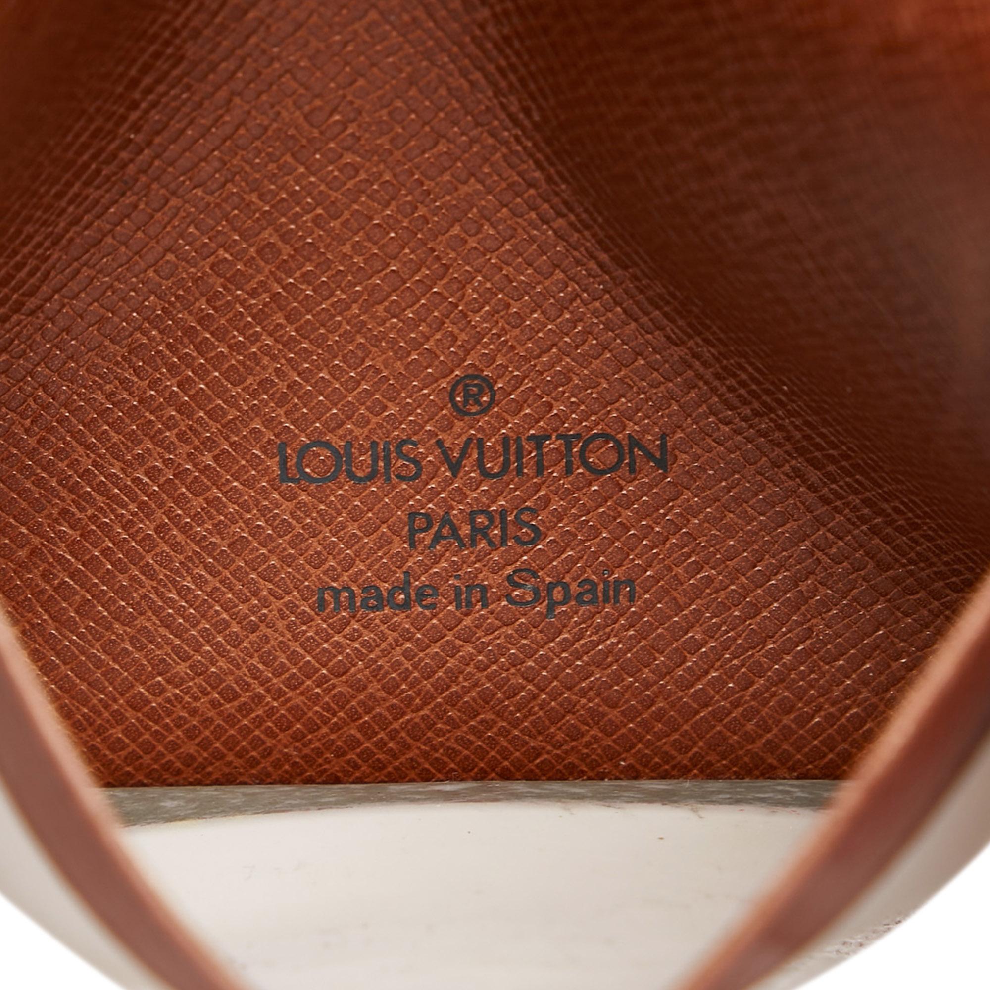 Louis Vuitton Monogram Card Case (SHG-alFpCV)