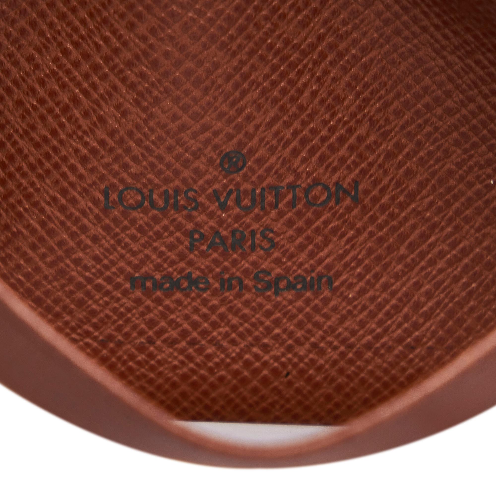 Louis Vuitton Monogram Card Case (SHG-KF4t7C)