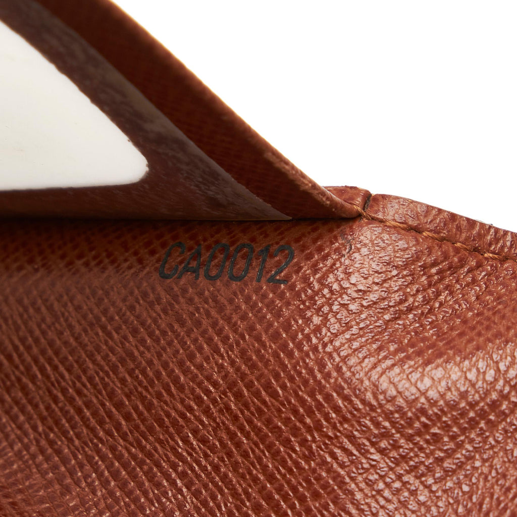Louis Vuitton Monogram Card Case (SHG-KF4t7C)