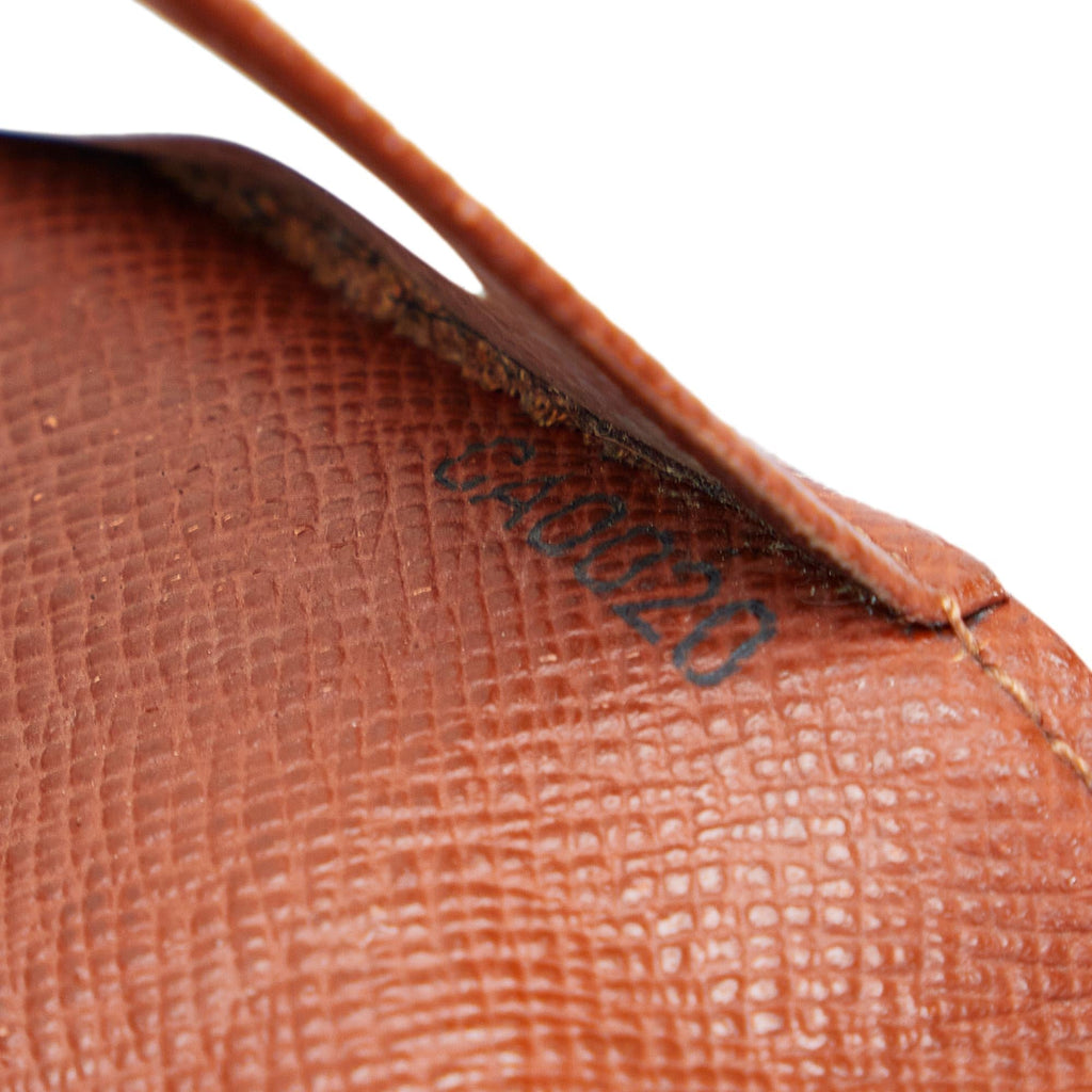 Louis Vuitton Monogram Card Holder (SHG-sp12zQ)
