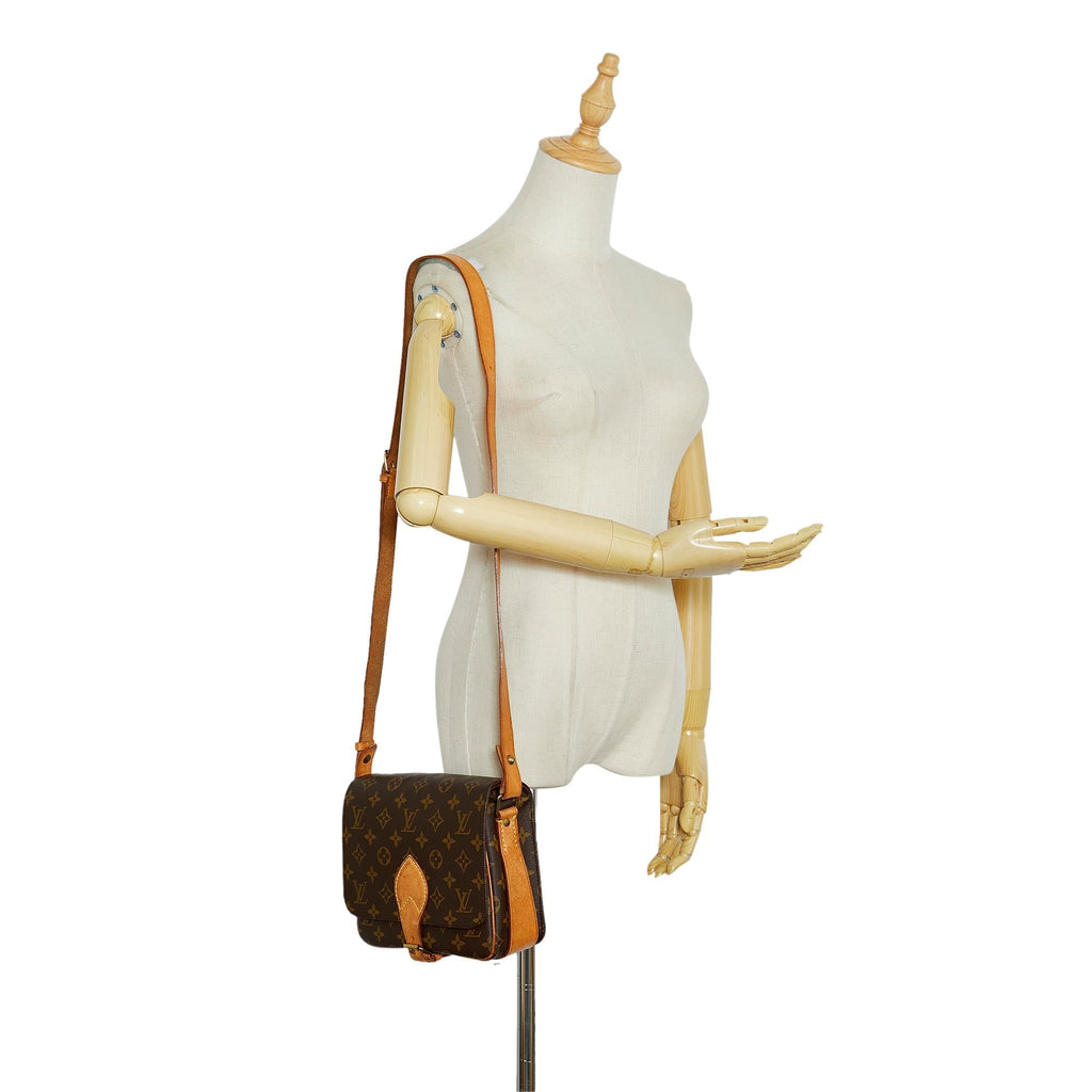 Louis Vuitton Monogram Cartouchiere MM (SHG-VgnUIA)