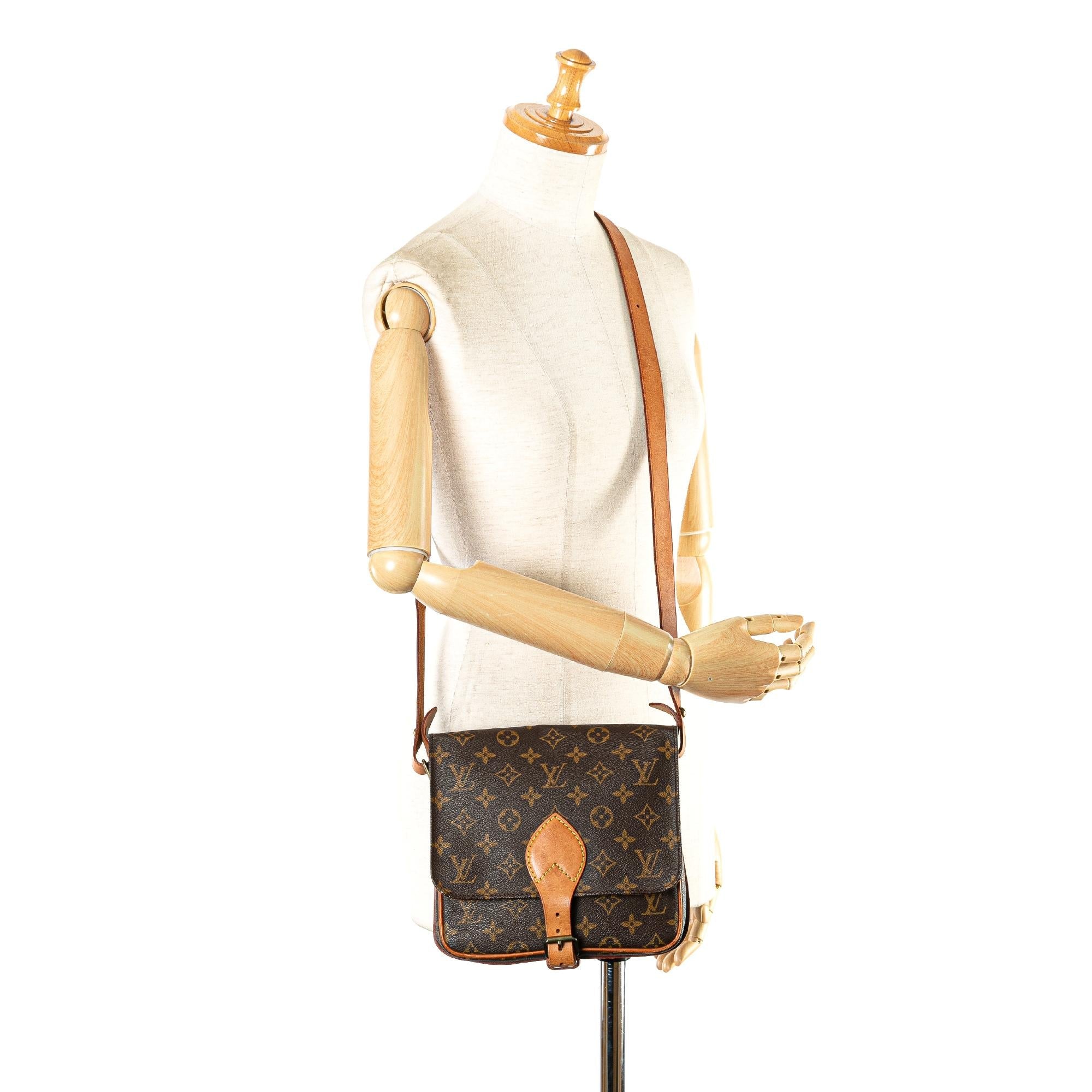 Louis Vuitton Monogram Cartouchiere MM (SHG-NwYwal)