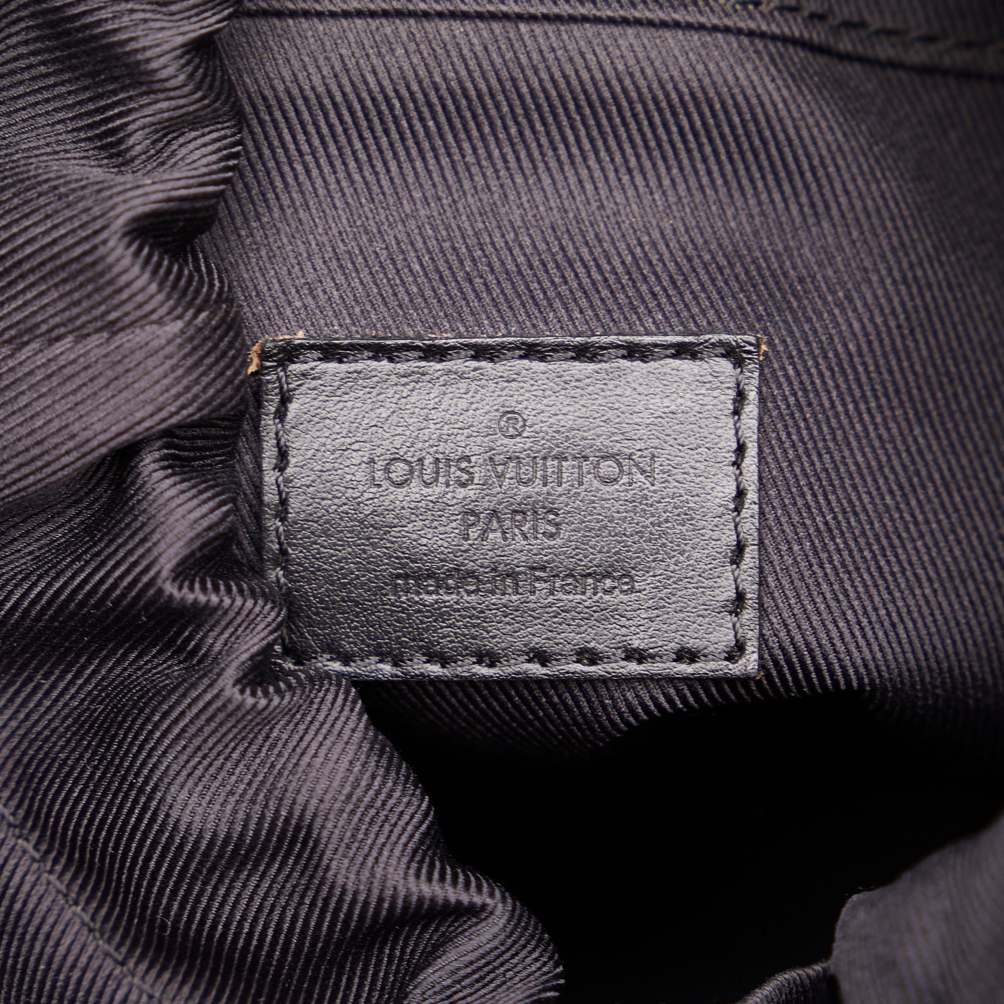 Louis Vuitton Monogram Chalk Sling Bag (SHG-z6qza5)