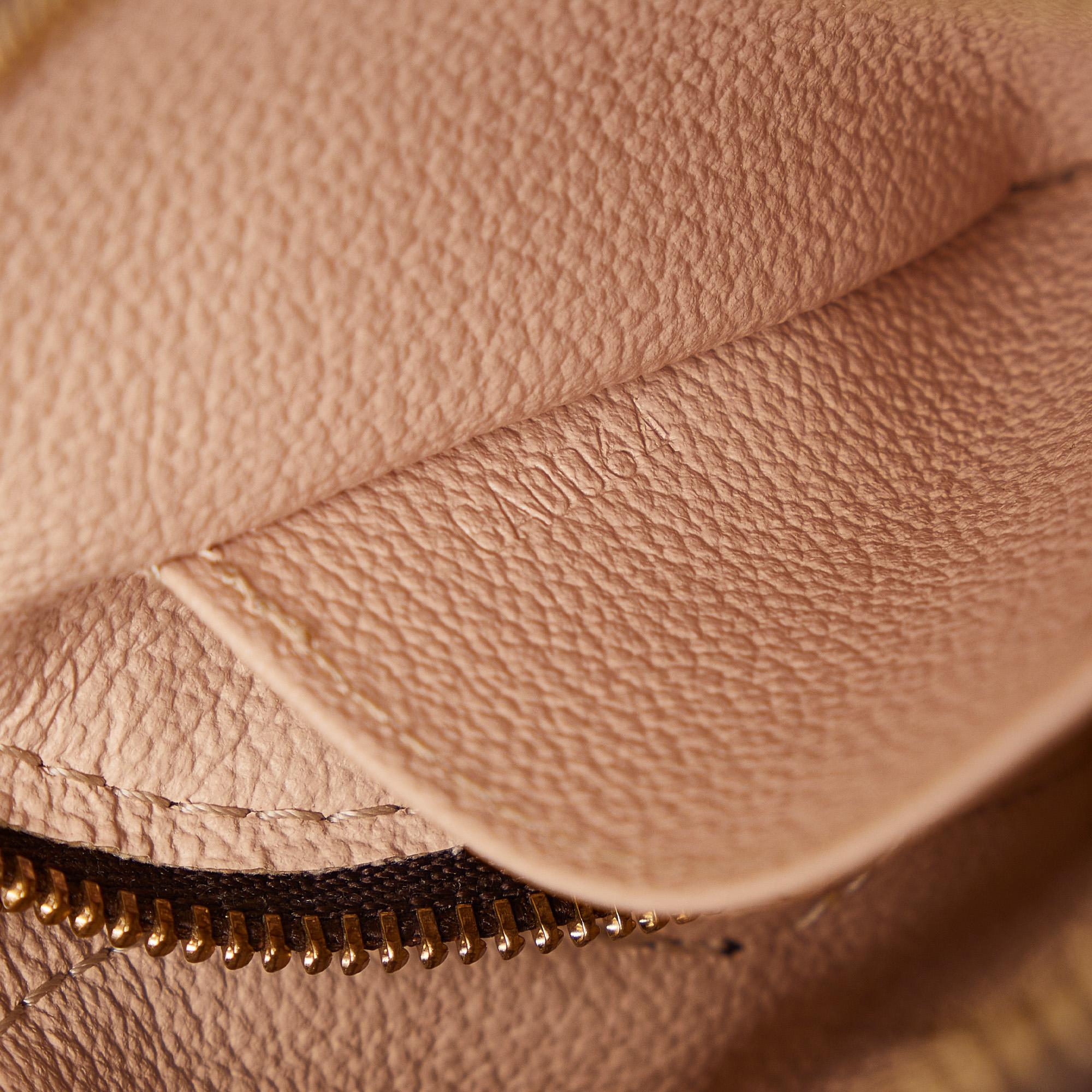Louis Vuitton Monogram Cosmetic Pouch (SHG-opoaHm)