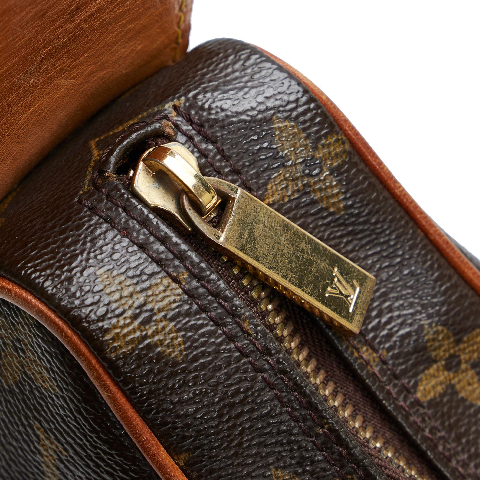 Louis Vuitton Monogram Croissant MM (SHG-dQm8kF)