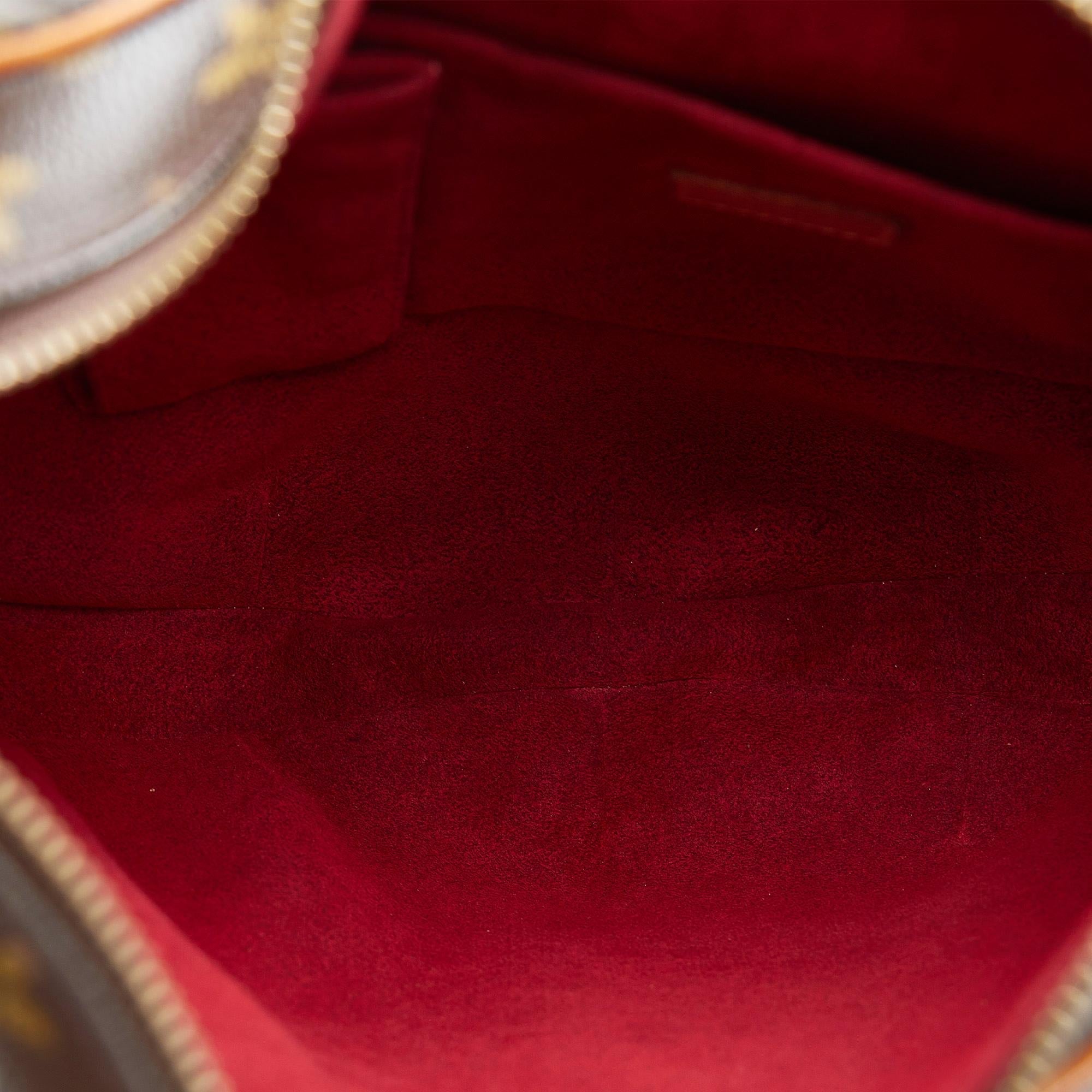 Louis Vuitton Monogram Croissant MM (SHG-dQm8kF)