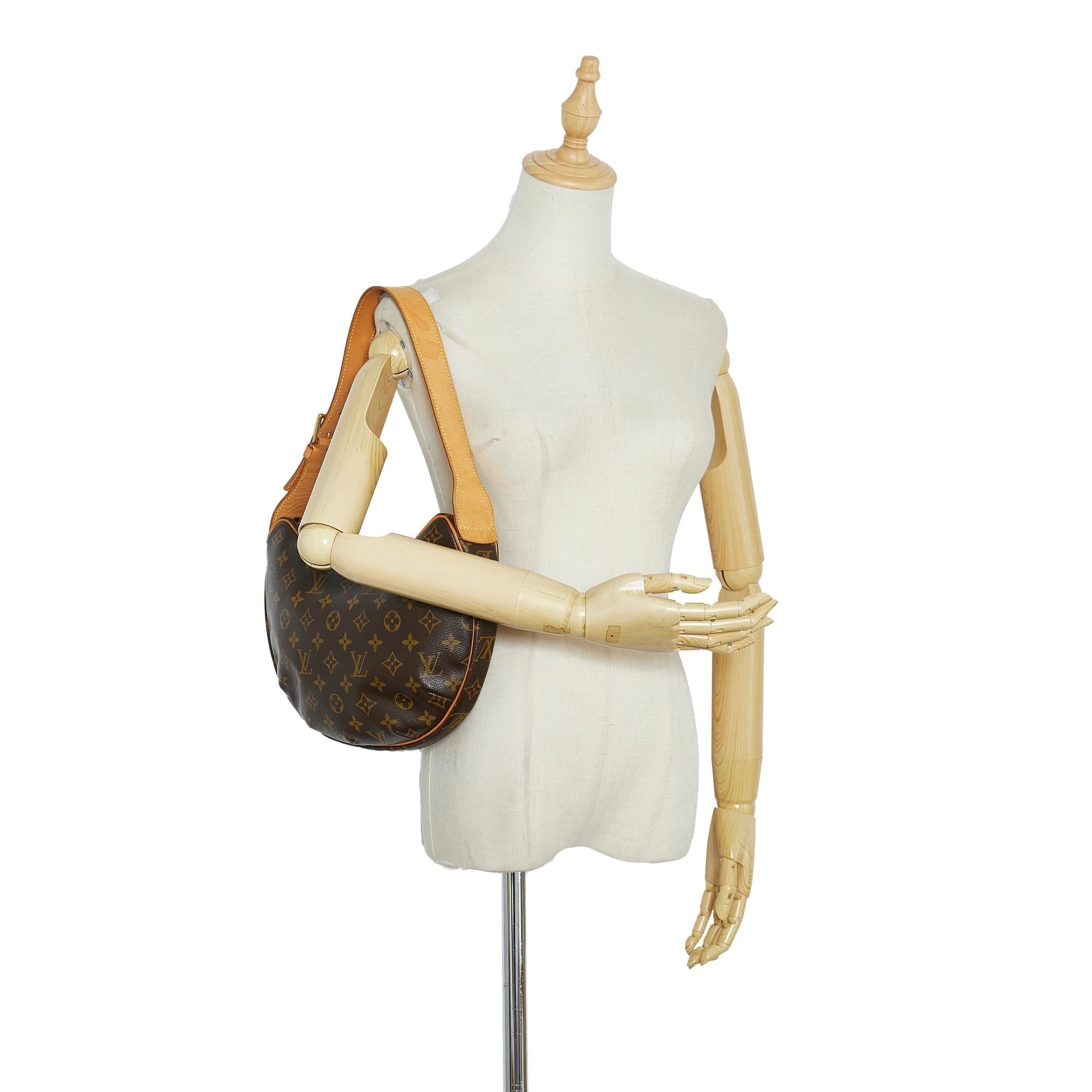 Louis Vuitton Monogram Croissant MM (SHG-0FpCGQ)