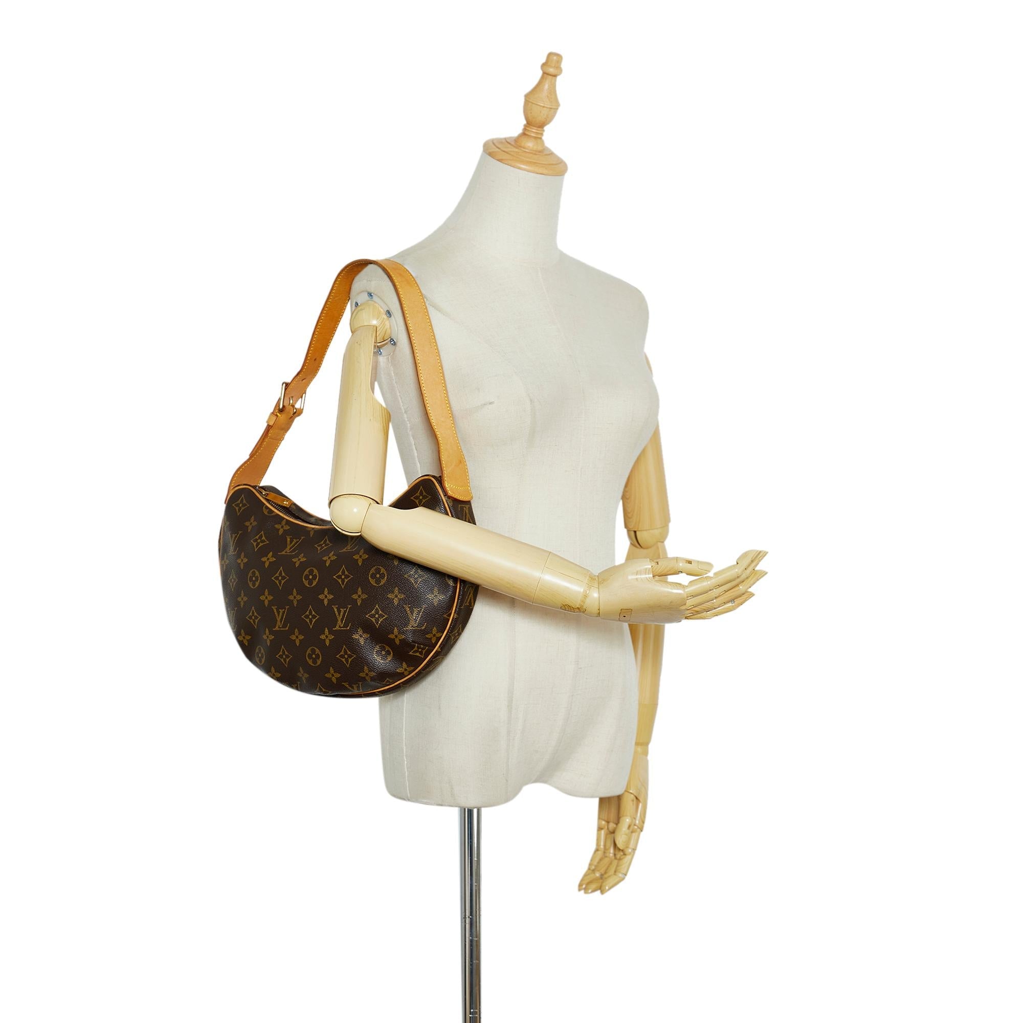 Louis Vuitton Monogram Croissant MM (SHG-e9cyxD)