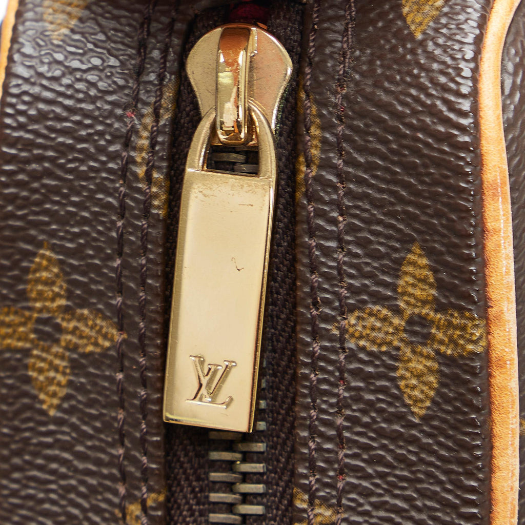 Louis Vuitton Monogram Croissant MM (SHG-YyoGJw)