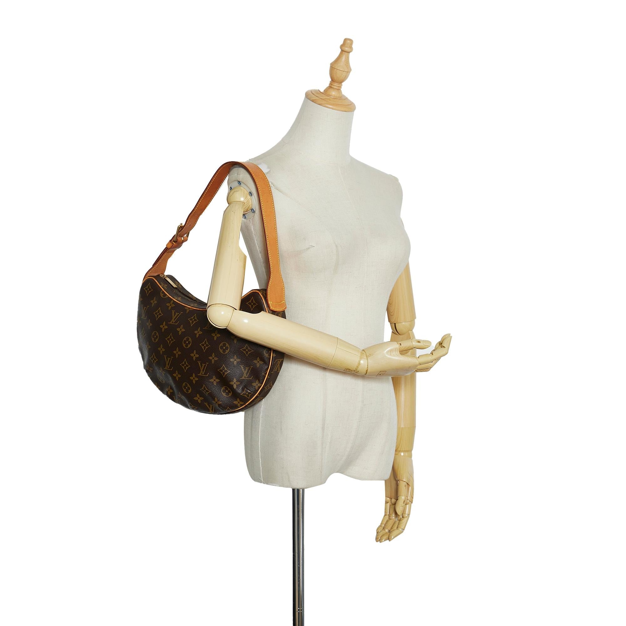 Louis Vuitton Monogram Croissant MM (SHG-YyoGJw)