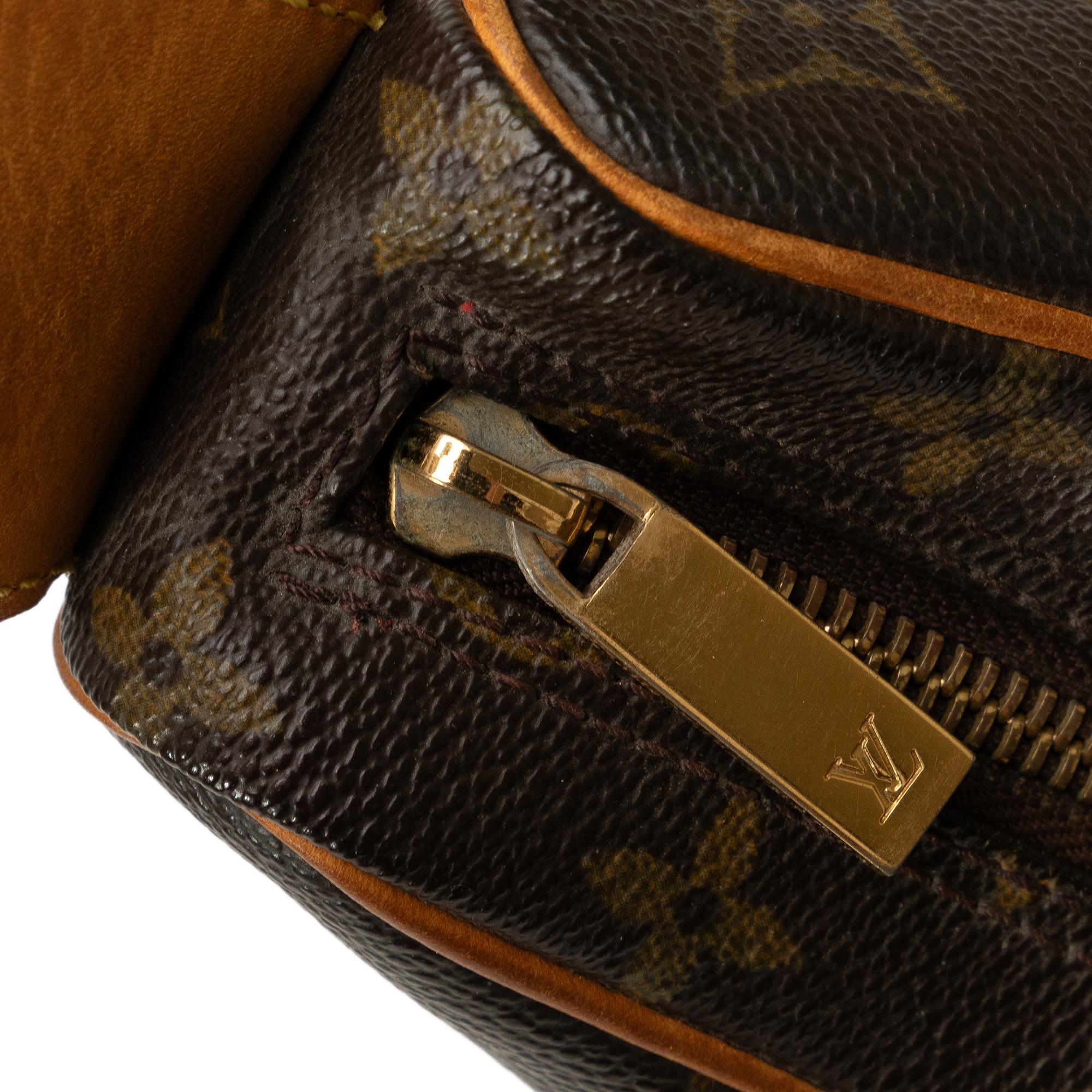 Louis Vuitton Monogram Croissant MM (SHG-vzAL0o)