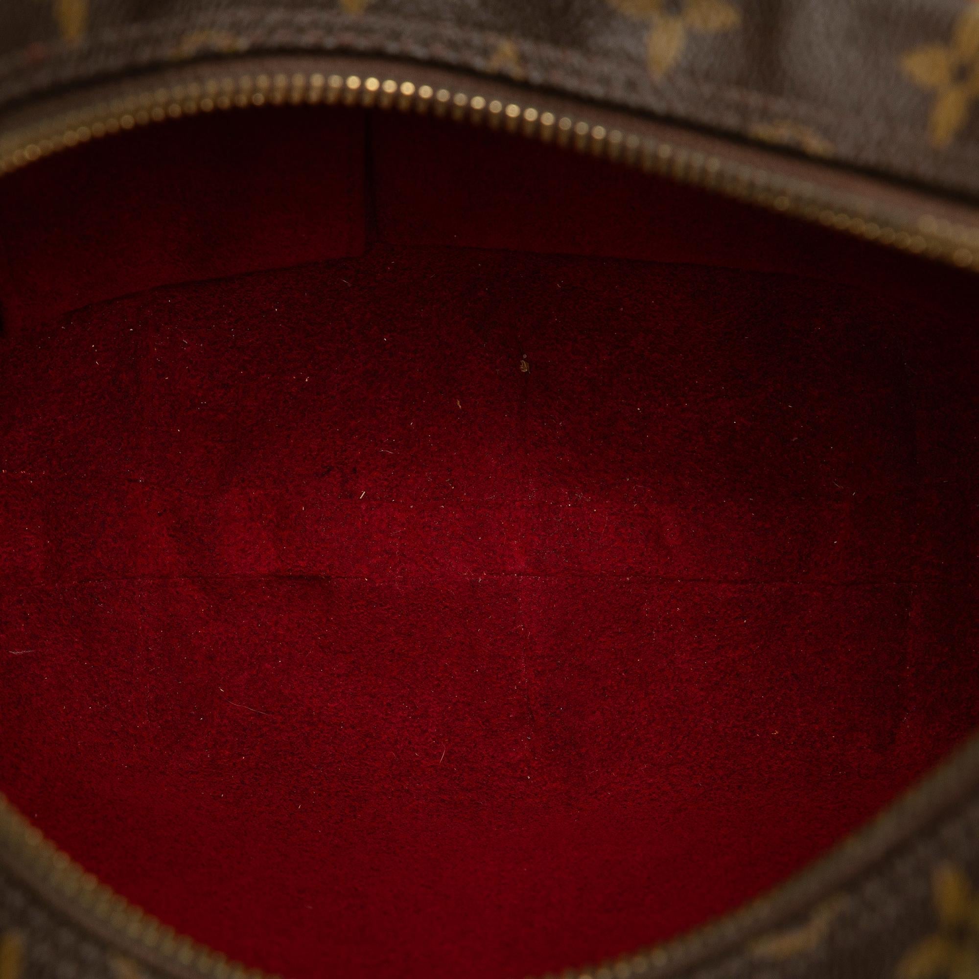 Louis Vuitton Monogram Croissant MM (SHG-vzAL0o)