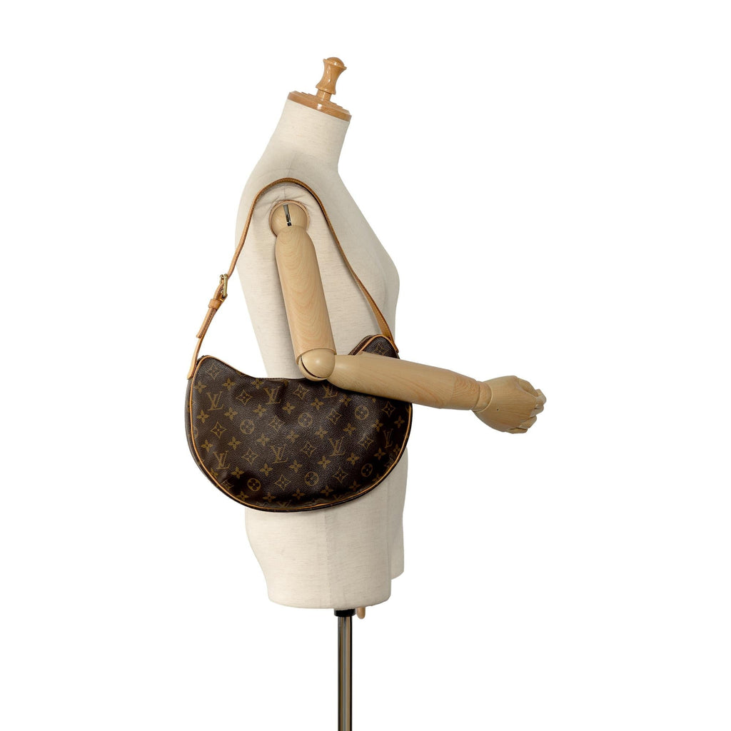 Louis Vuitton Monogram Croissant MM (SHG-iIn6Cm)