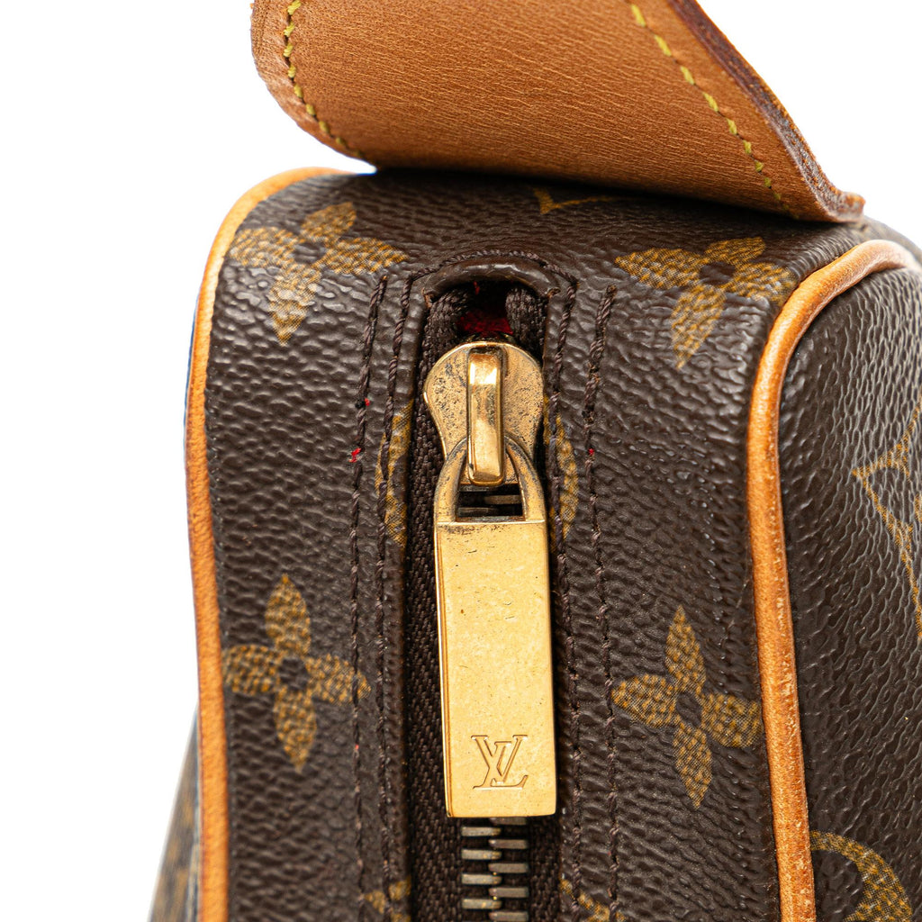 Louis Vuitton Monogram Croissant MM (SHG-WiJFsY)