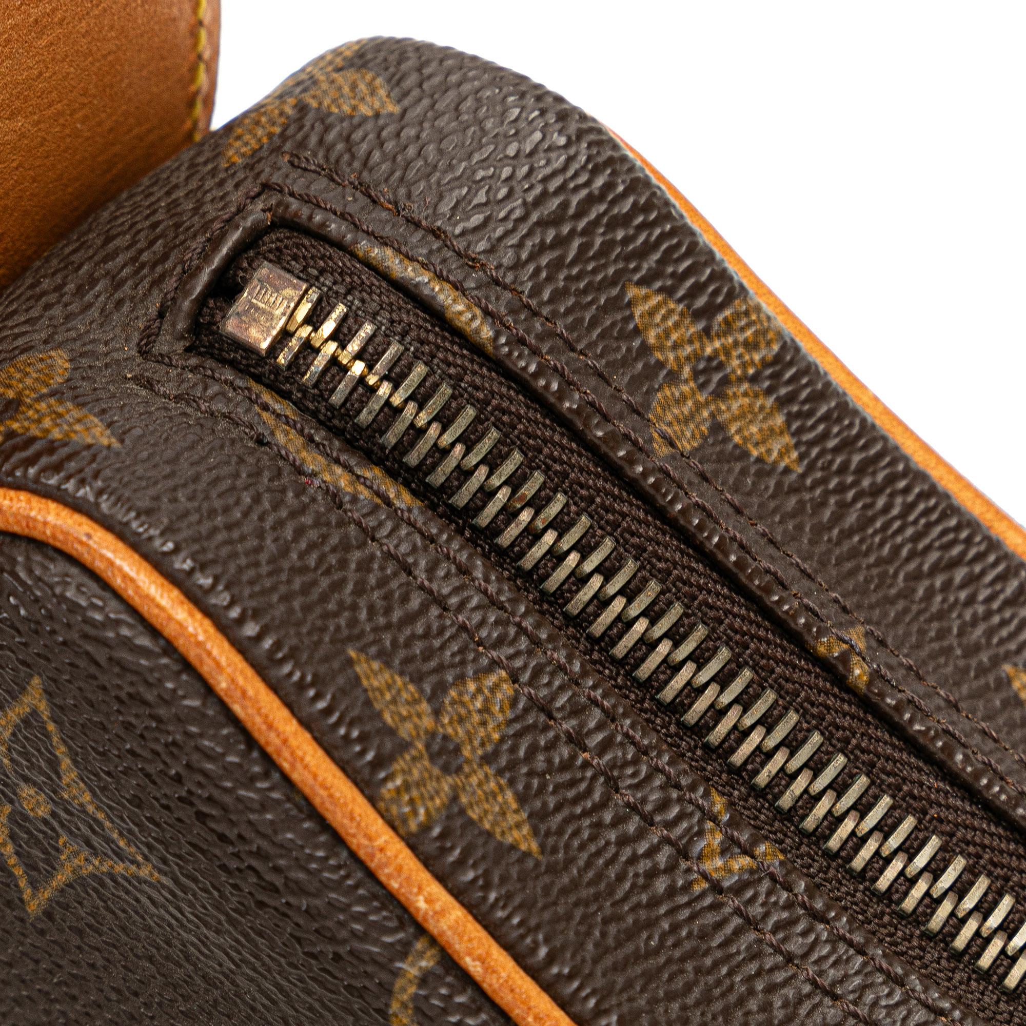 Louis Vuitton Monogram Croissant MM (SHG-WiJFsY)