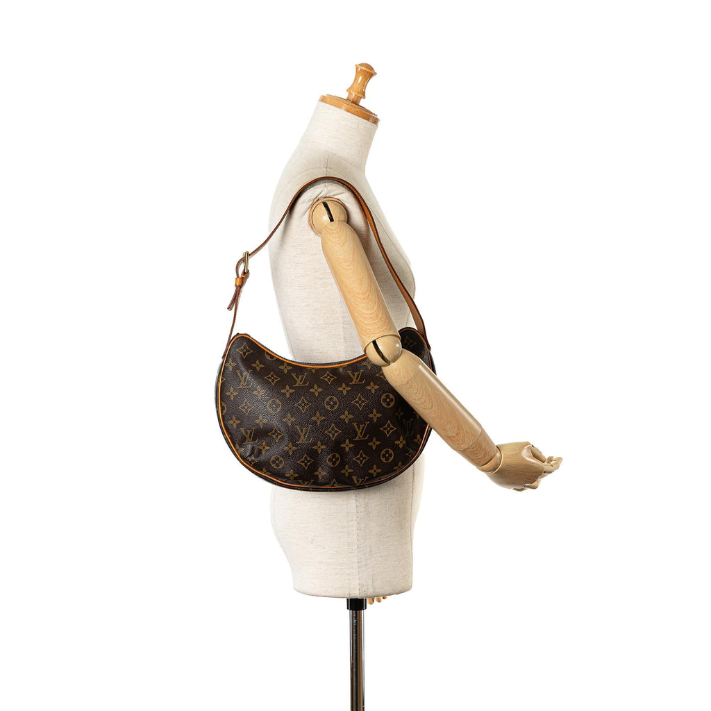 Louis Vuitton Monogram Croissant MM (SHG-WiJFsY)