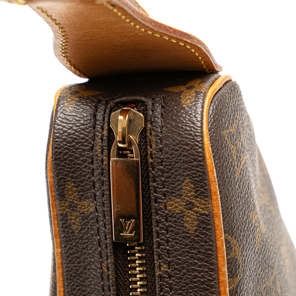 Louis Vuitton Monogram Croissant MM (SHG-r7JJve)