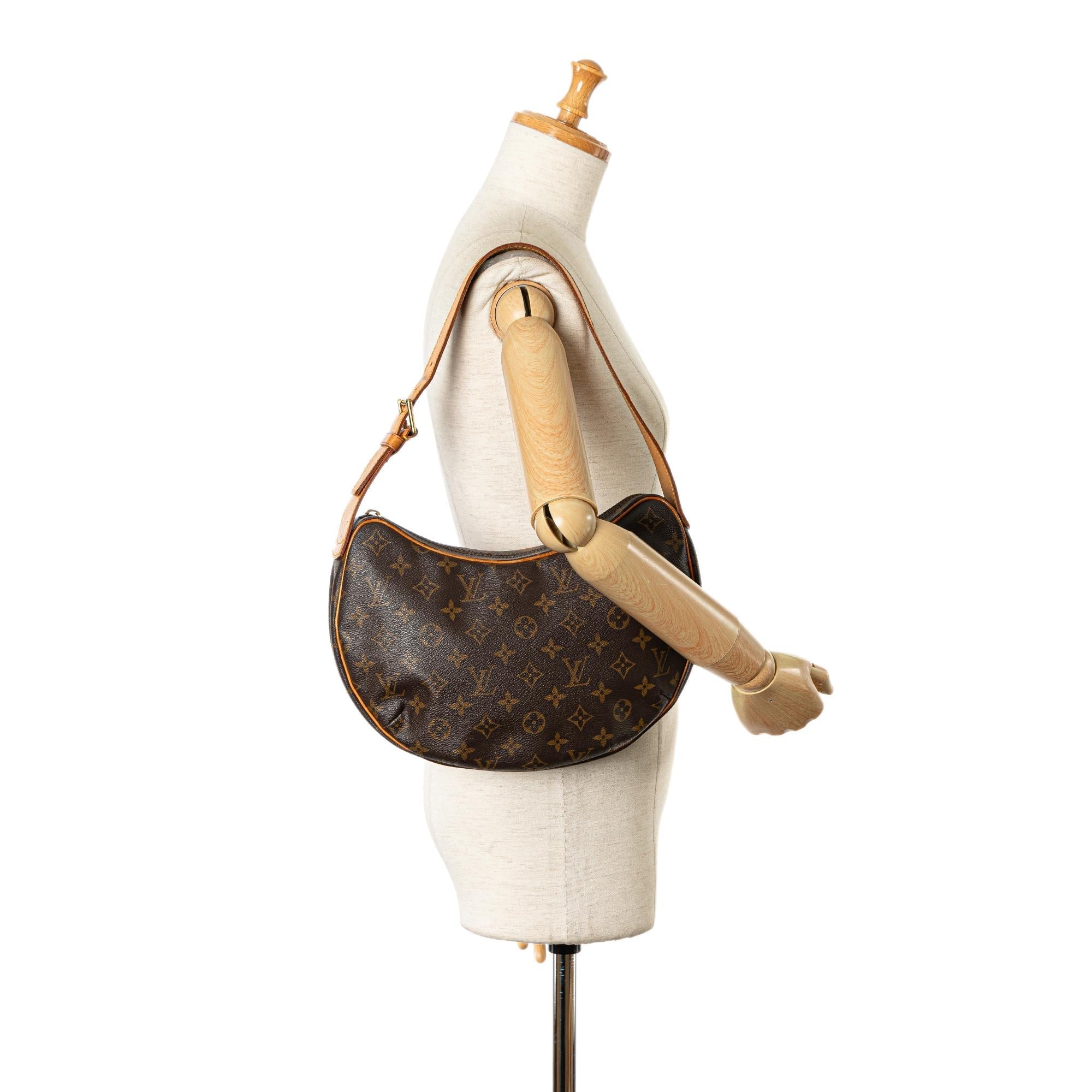 Louis Vuitton Monogram Croissant MM (SHG-r7JJve)