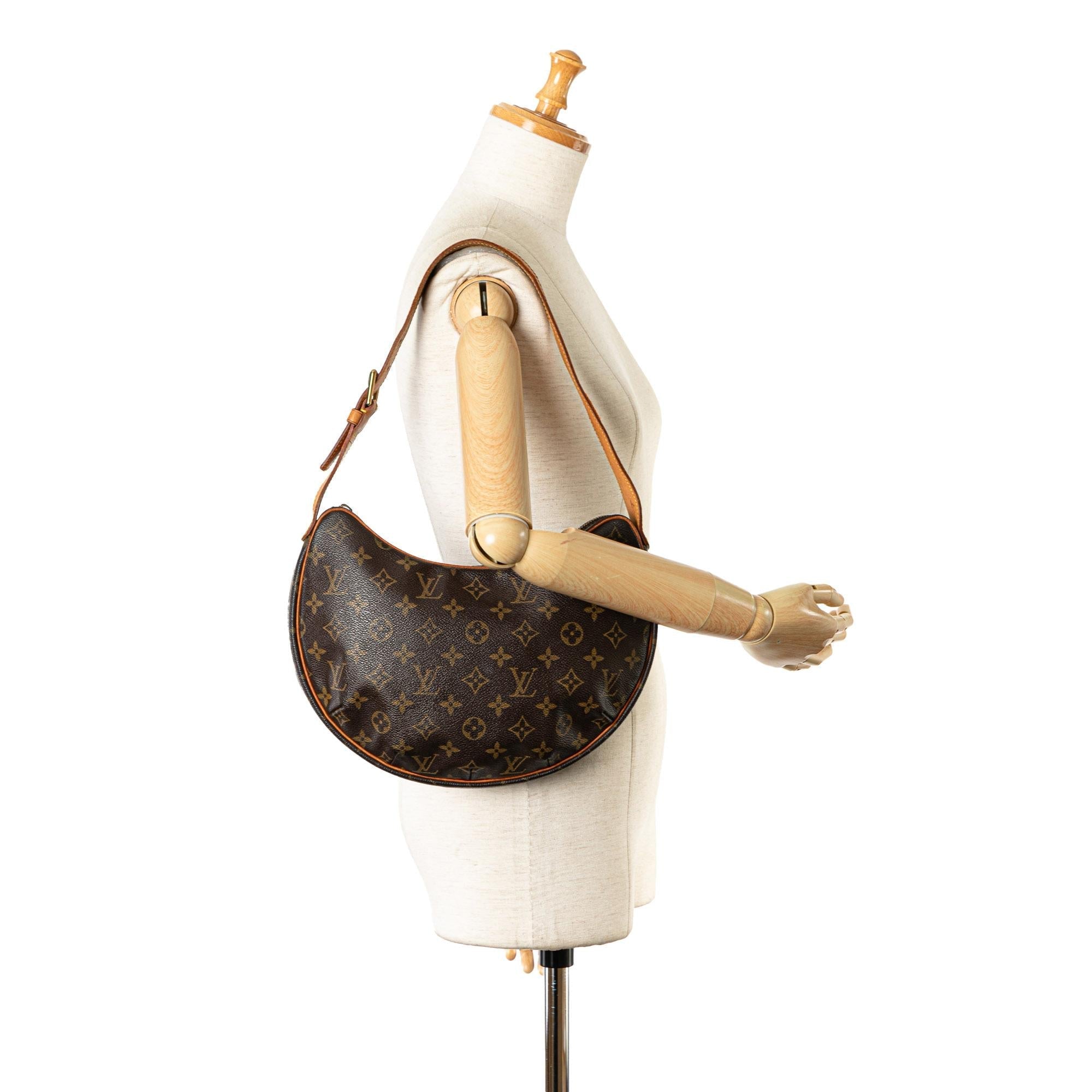 Louis Vuitton Monogram Croissant MM (SHG-m7bRJi)