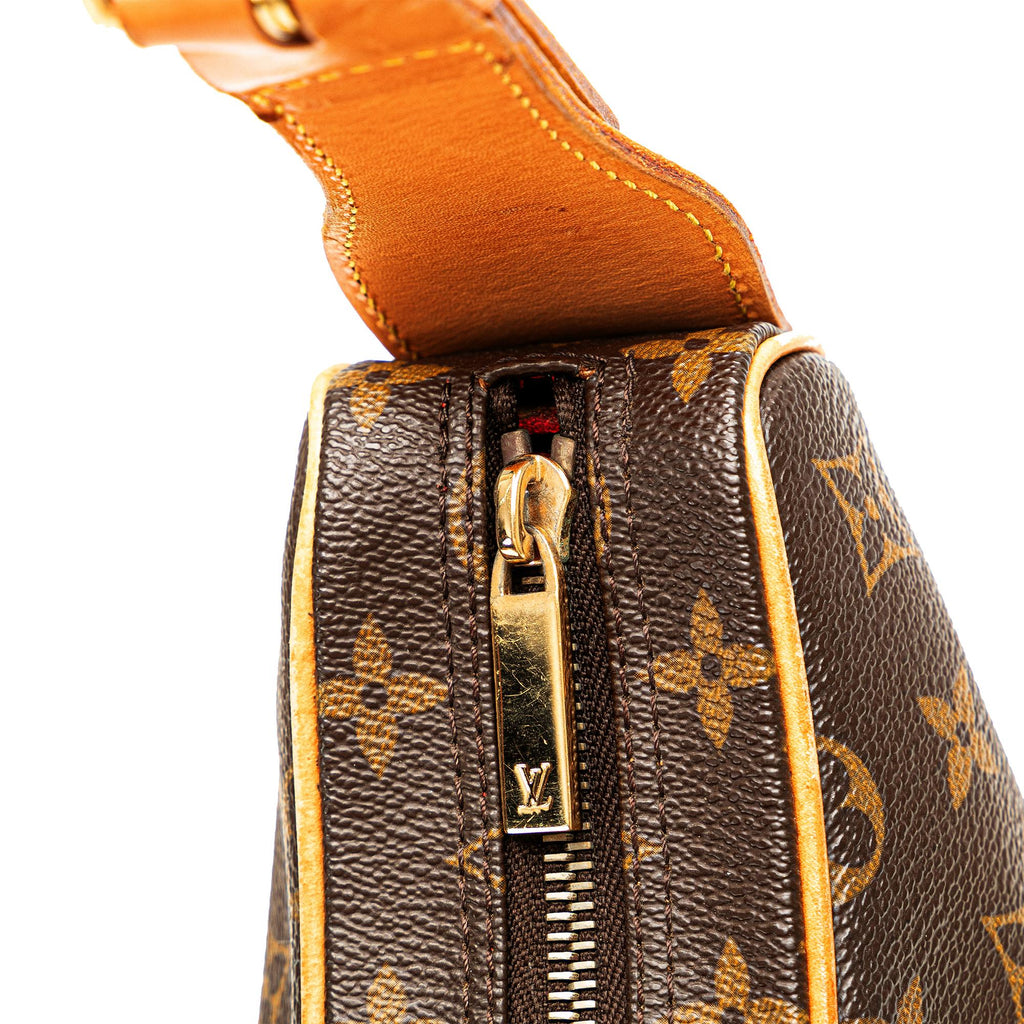Louis Vuitton Monogram Croissant MM (SHG-mh9ELG)