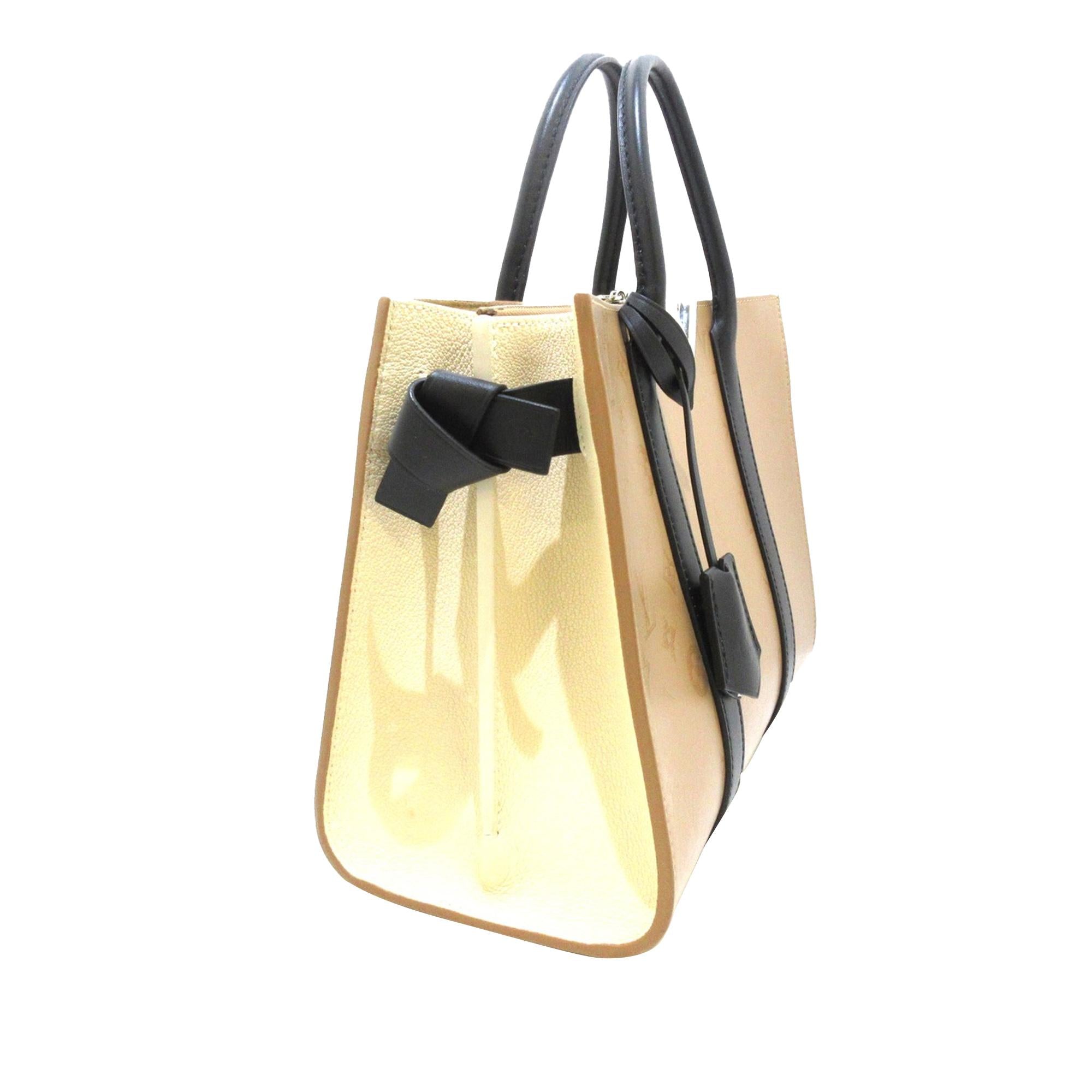 Louis Vuitton Monogram Cuir Plume Very MM Tote (SHG-lAPpQs)