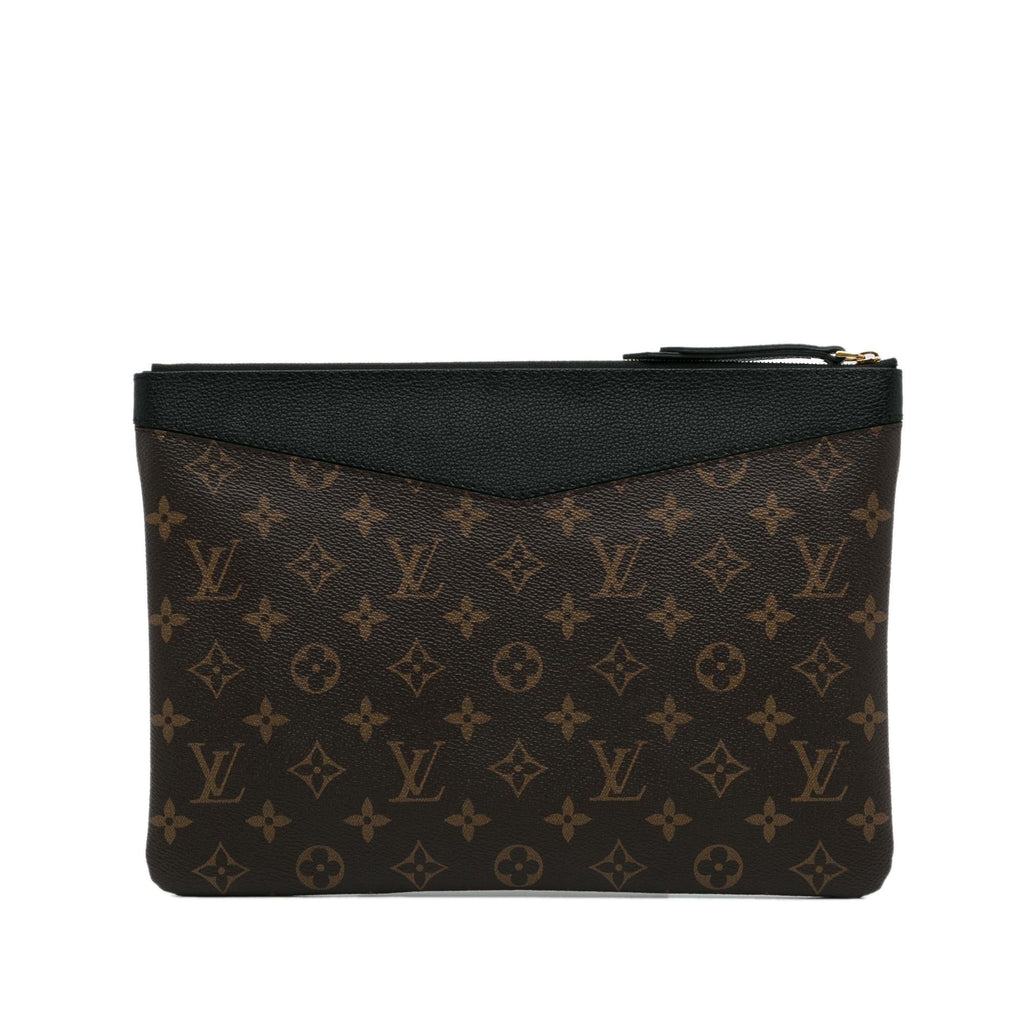 Louis Vuitton Monogram Daily Pouch (SHG-gztsSQ)