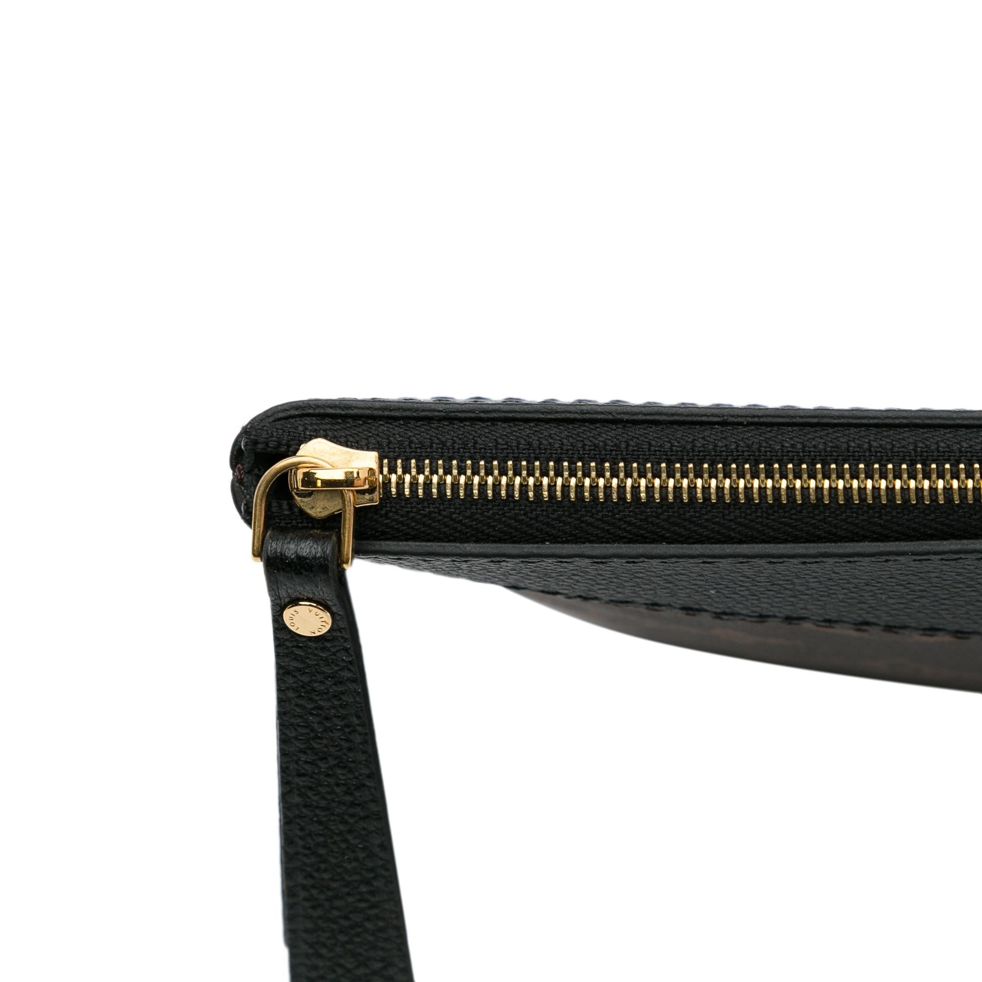 Louis Vuitton Monogram Daily Pouch (SHG-gztsSQ)