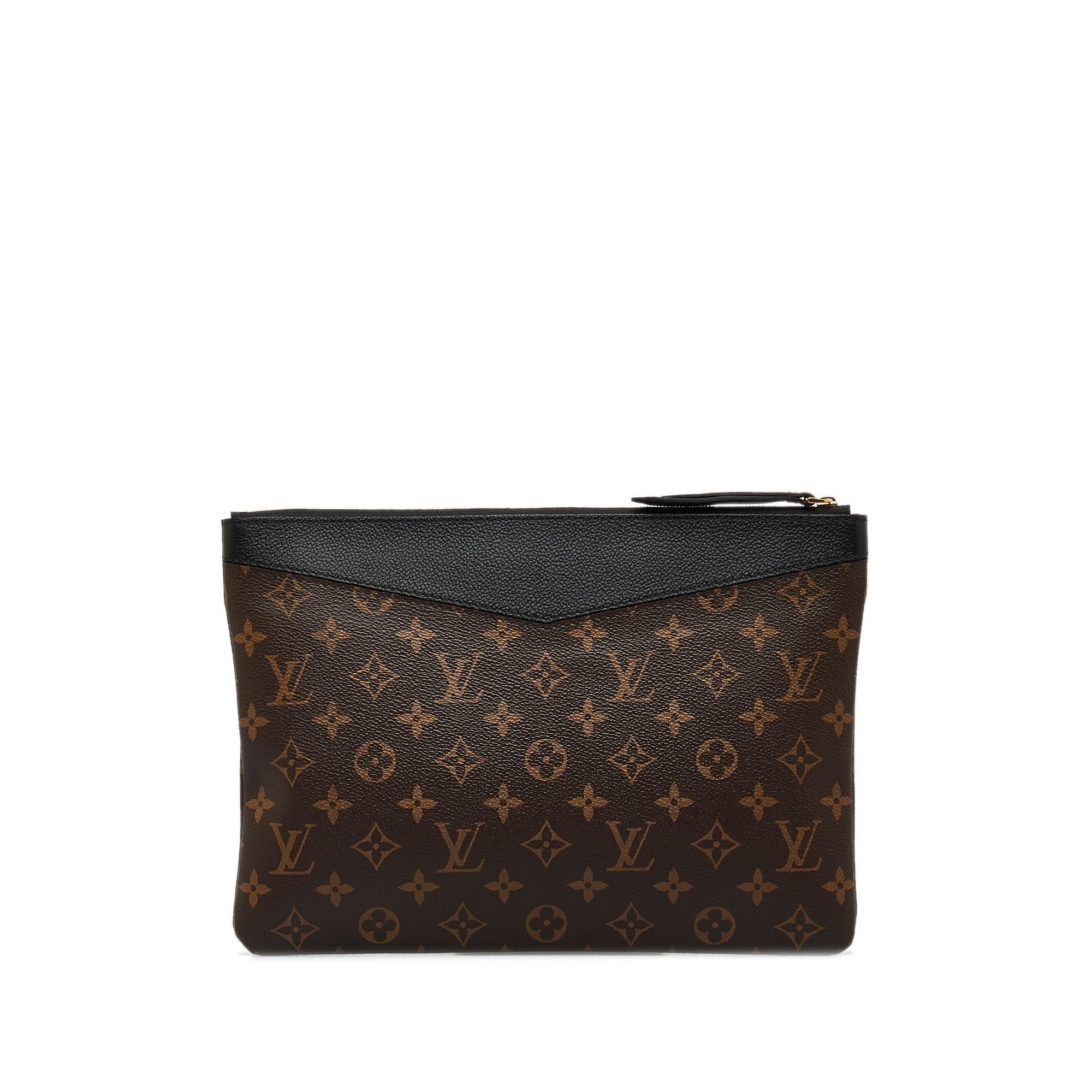 Louis Vuitton Monogram Daily Pouch (SHG-RzJs7T)