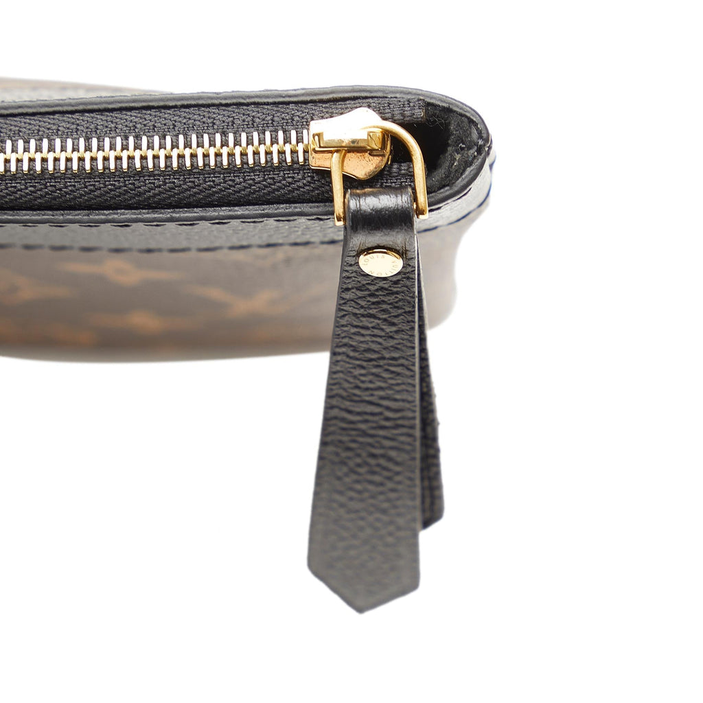 Louis Vuitton Monogram Daily Pouch (SHG-RzJs7T)