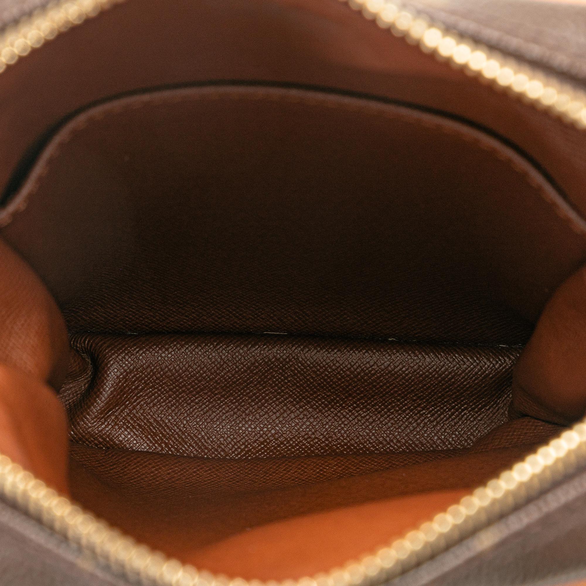 Louis Vuitton Monogram Danube (SHG-WHq8YV)