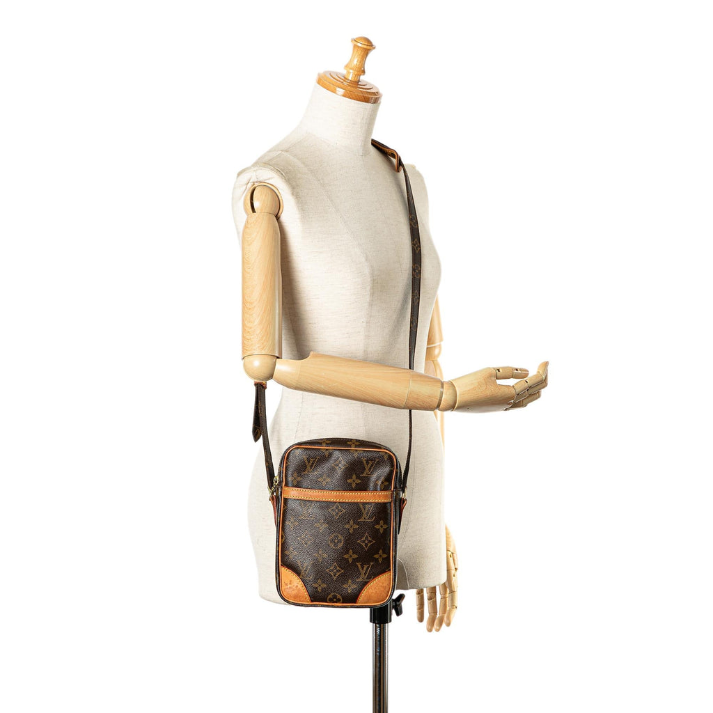 Louis Vuitton Monogram Danube (SHG-WHq8YV)