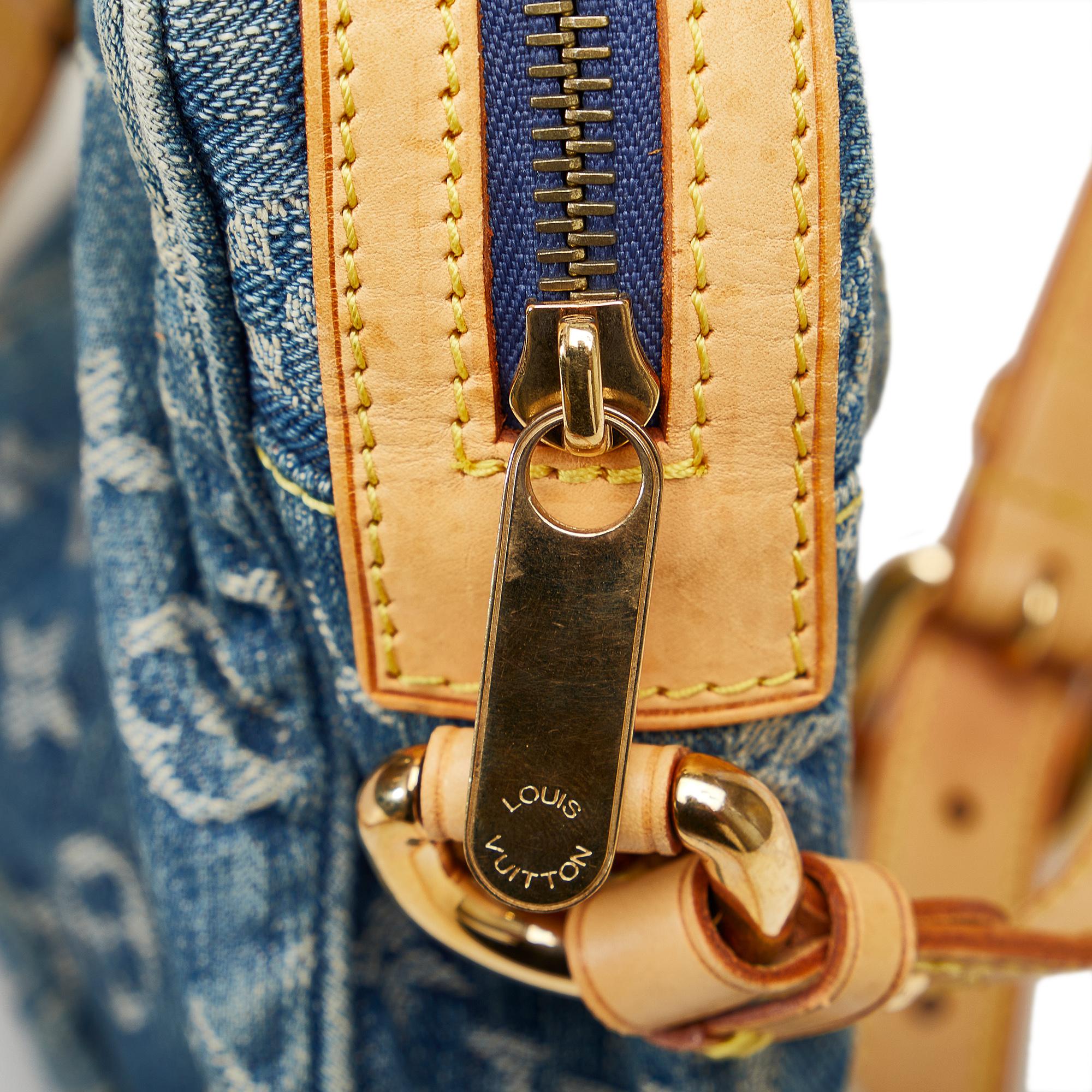 Louis Vuitton Monogram Denim Camera Bag (SHG-eRz7fL)