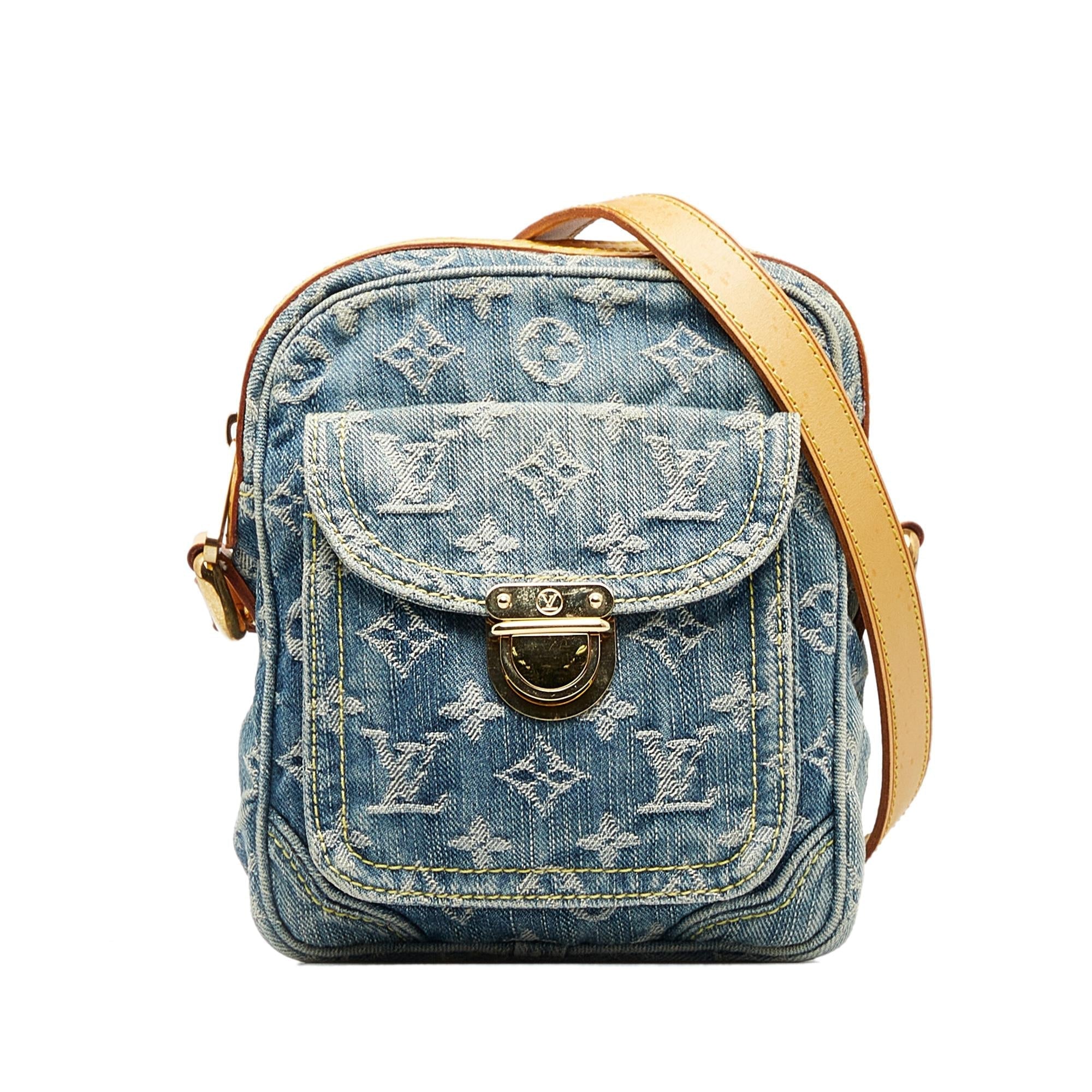 Louis Vuitton Monogram Denim Camera Bag (SHG-eRz7fL)