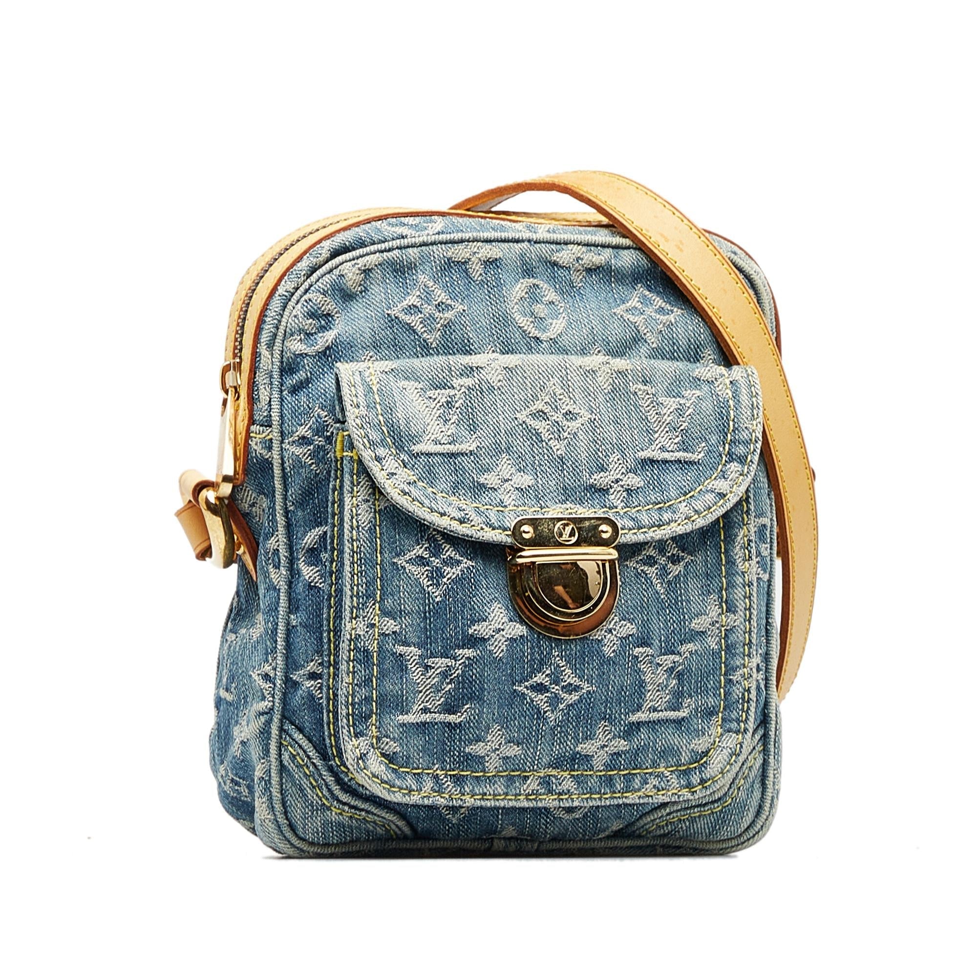 Louis Vuitton Monogram Denim Camera Bag (SHG-eRz7fL)