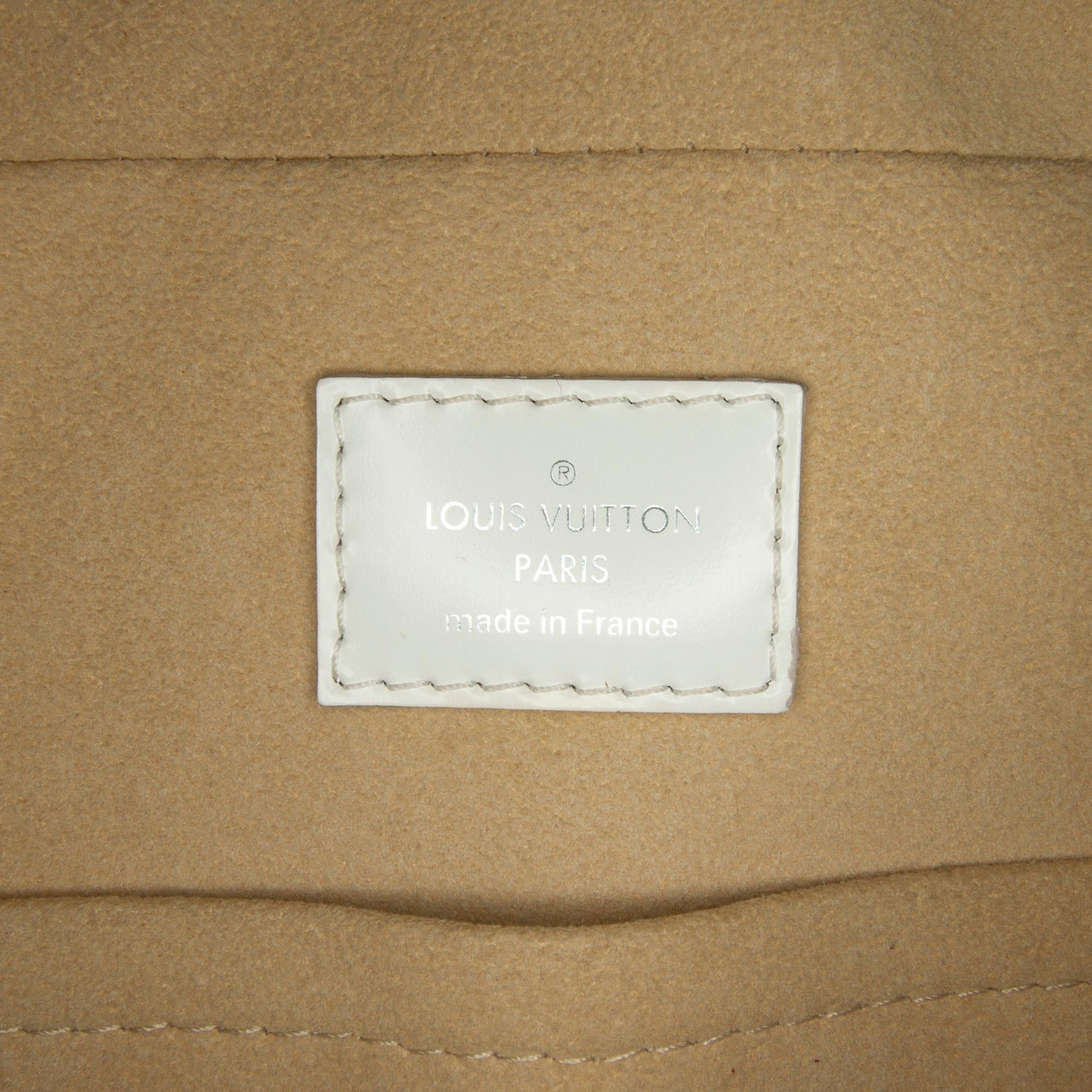 Louis Vuitton Monogram Dora PM (SHG-HZfIsu)