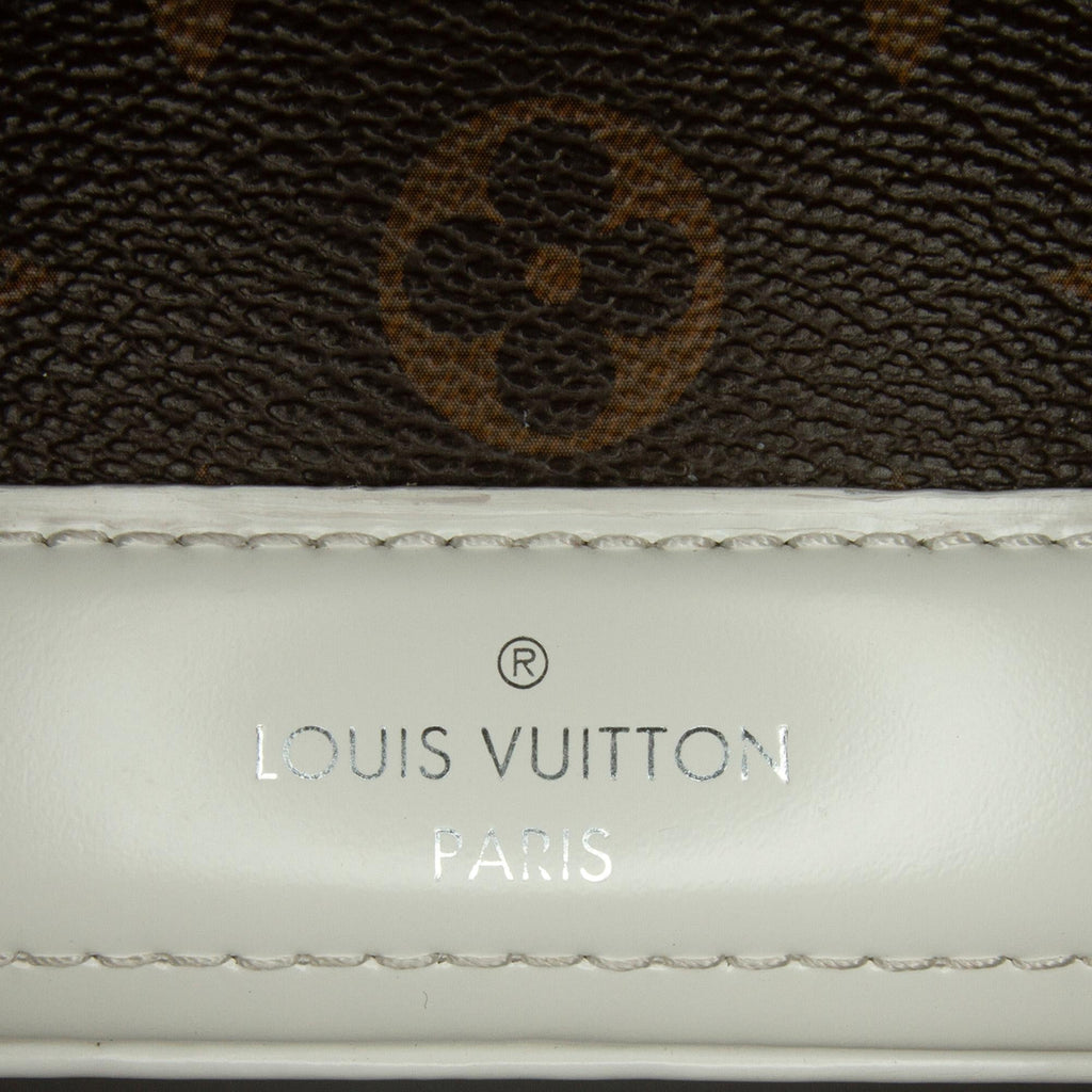 Louis Vuitton Monogram Dora PM (SHG-HZfIsu)