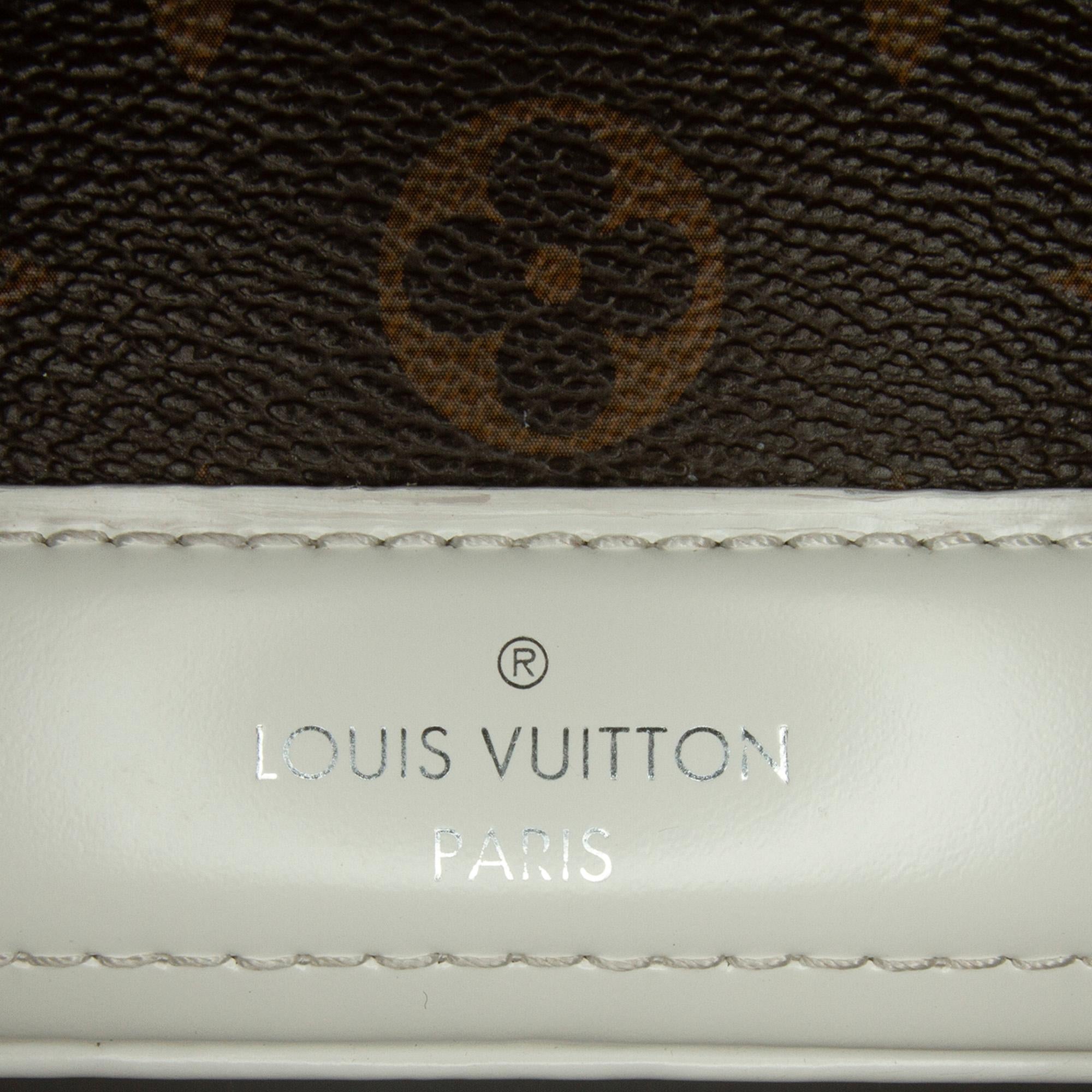 Louis Vuitton Monogram Dora PM (SHG-HZfIsu)