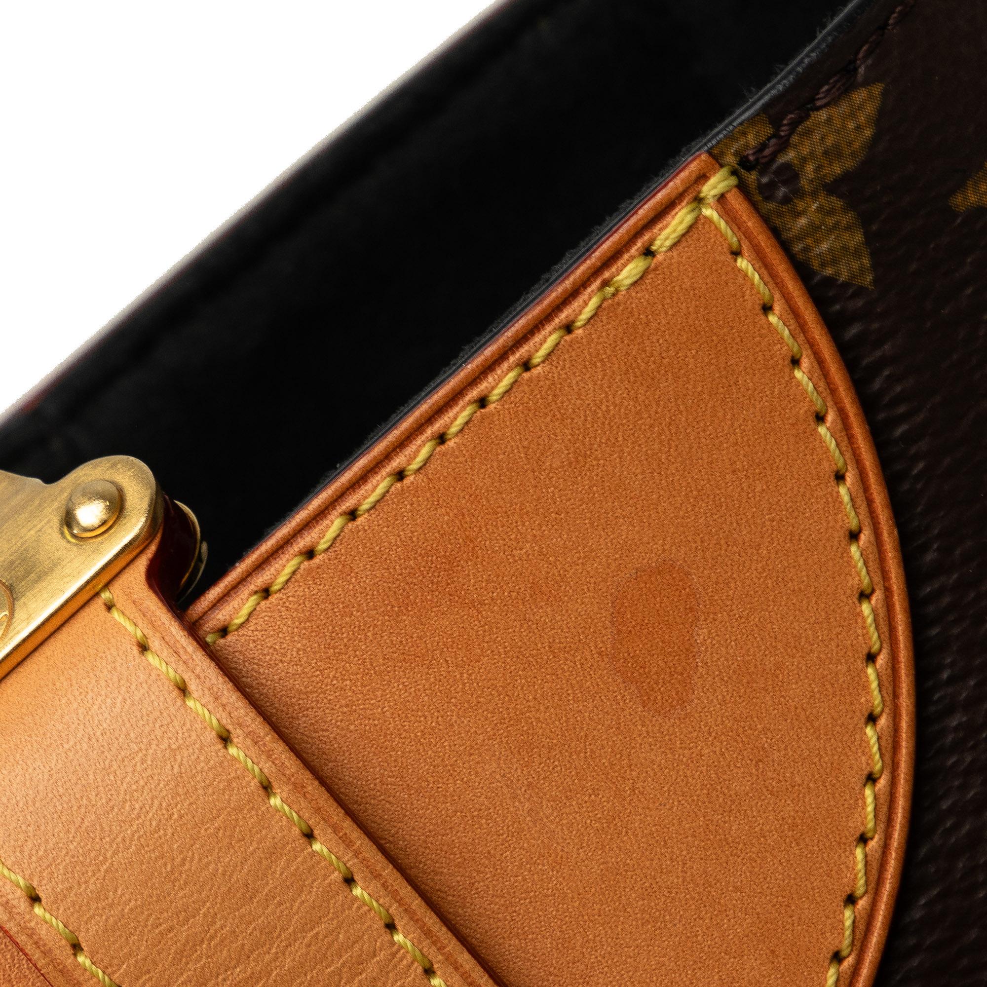 Louis Vuitton Monogram Duffle (SHG-CFGVFw)