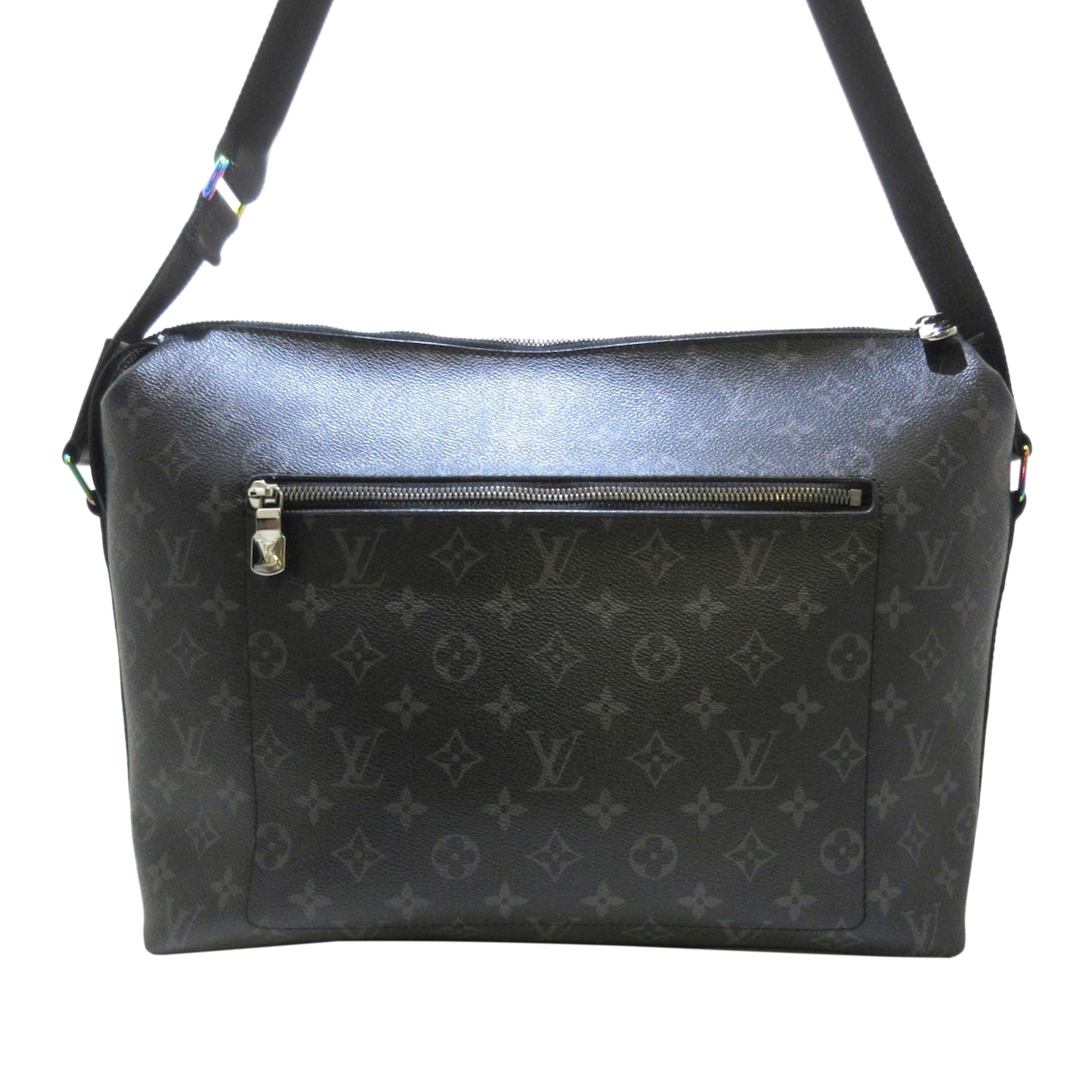 Louis Vuitton Monogram Eclipse Apollo Messenger MM (SHG-36944)