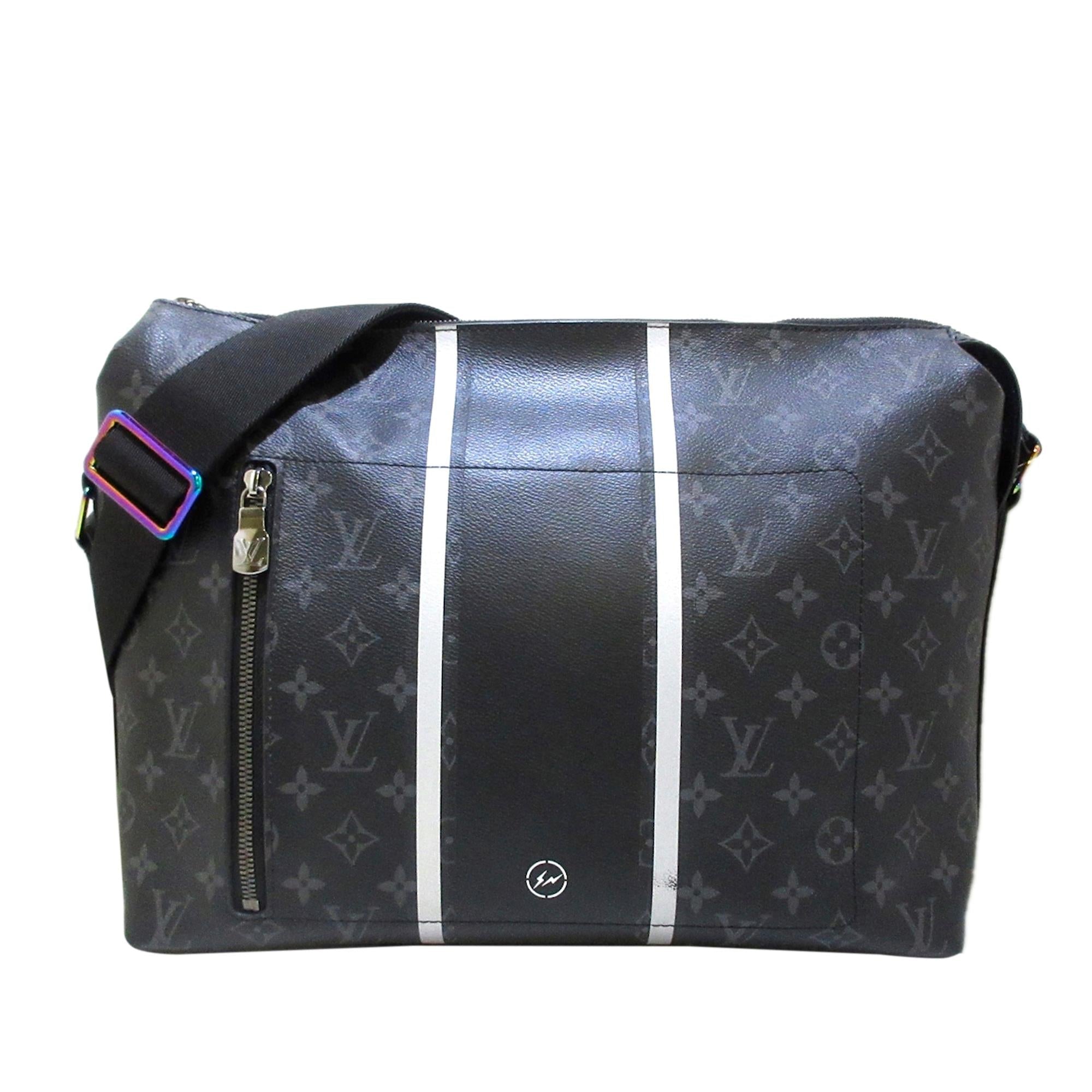 Louis Vuitton Monogram Eclipse Apollo Messenger MM (SHG-36944)