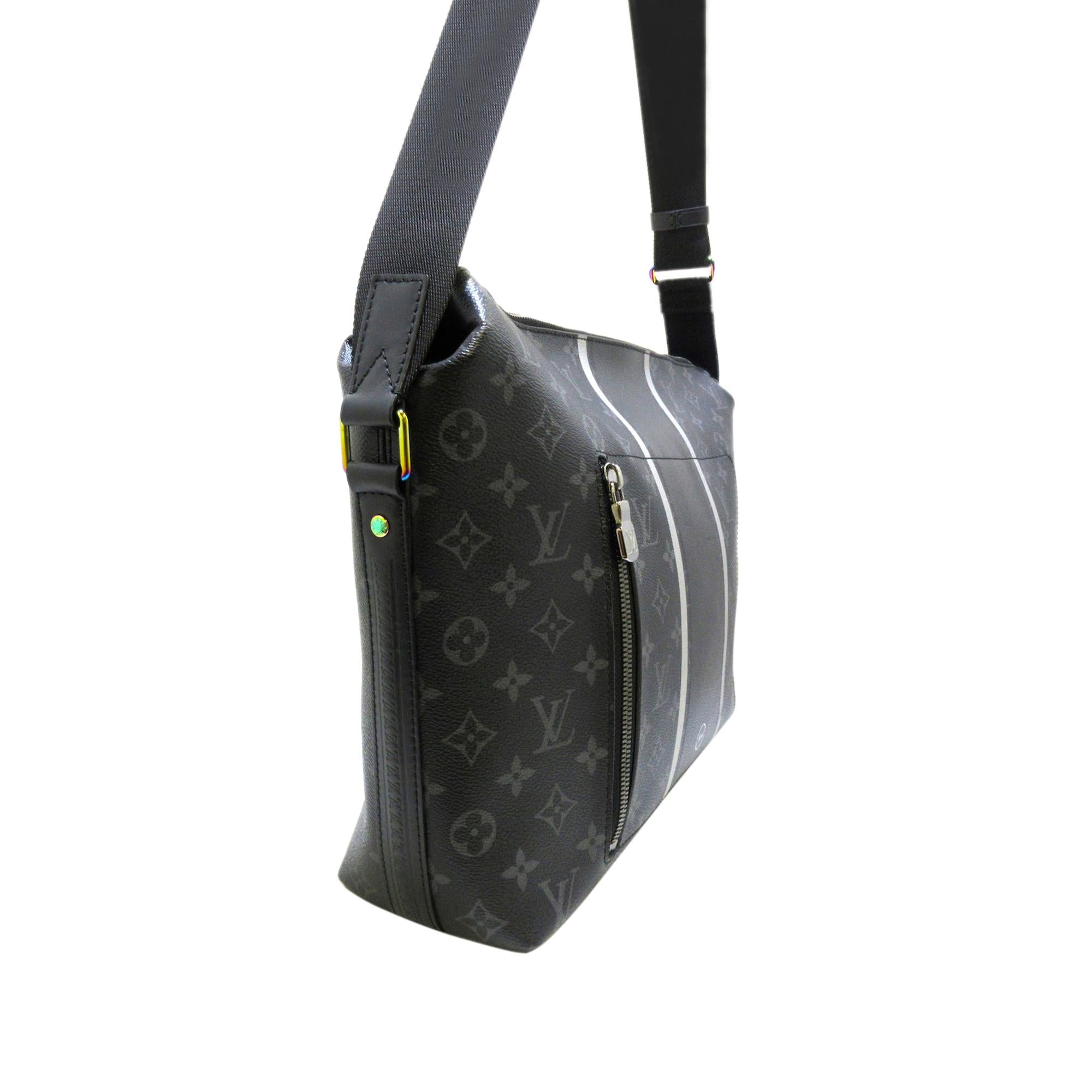 Louis Vuitton Monogram Eclipse Apollo Messenger MM (SHG-36944)